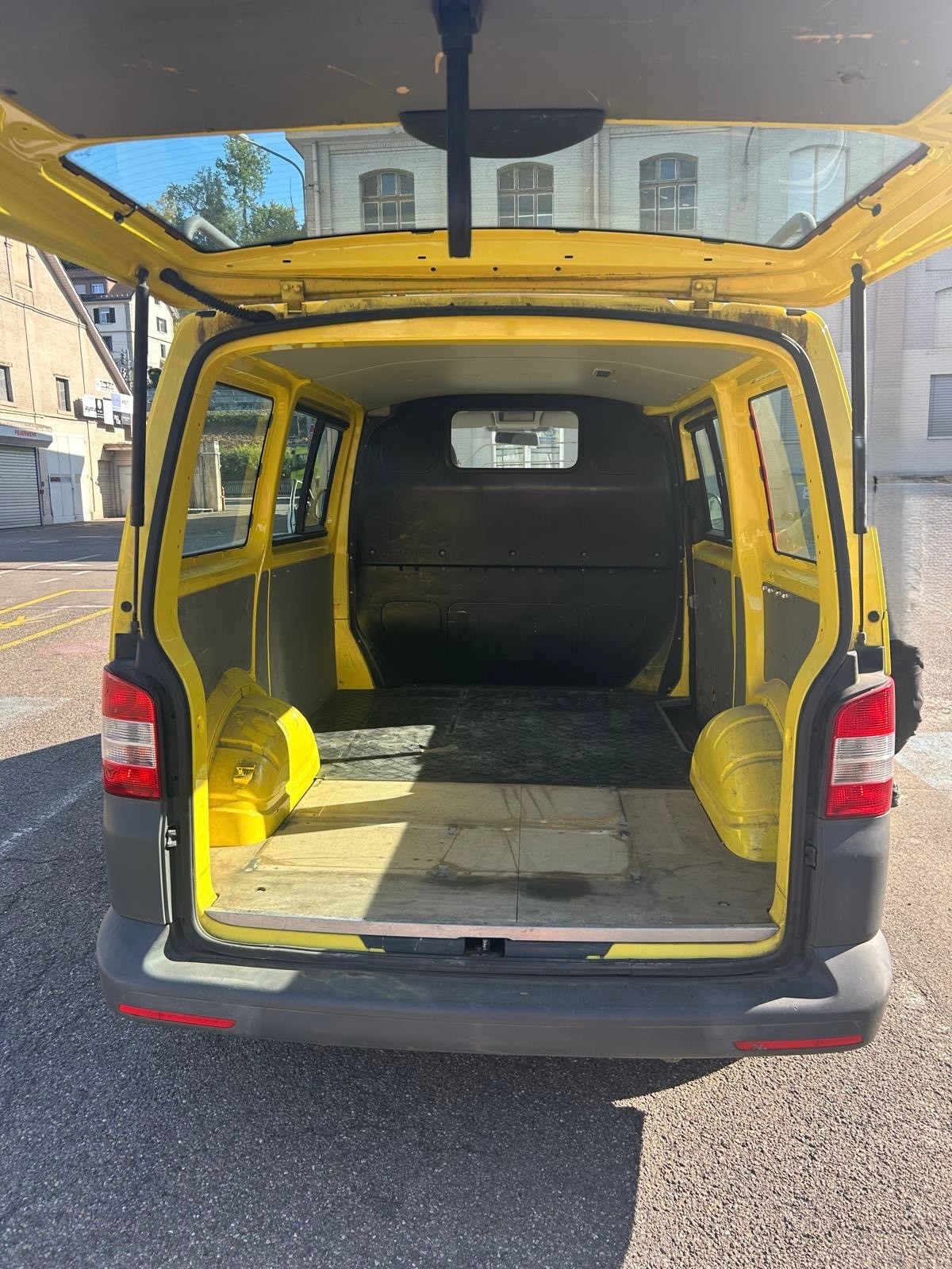 VW T5 2.0 TDI Entry-image-3