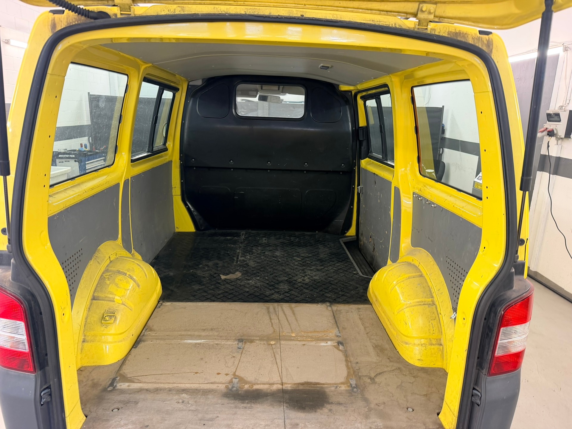 VW T5 2.0 TDI Entry-image-6