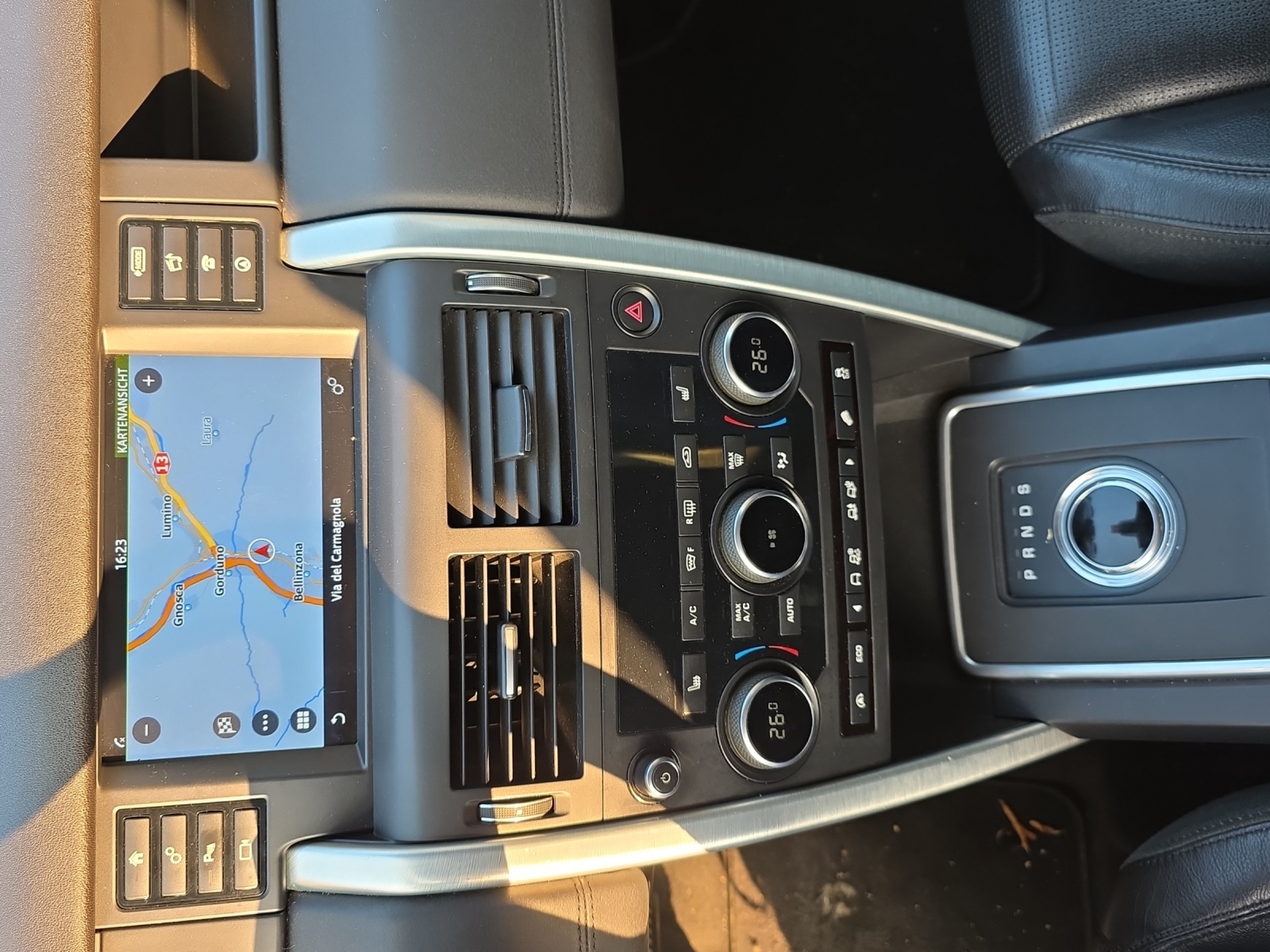 LAND ROVER Discovery Sport 2.0 TD4 HSE AT9-image-8