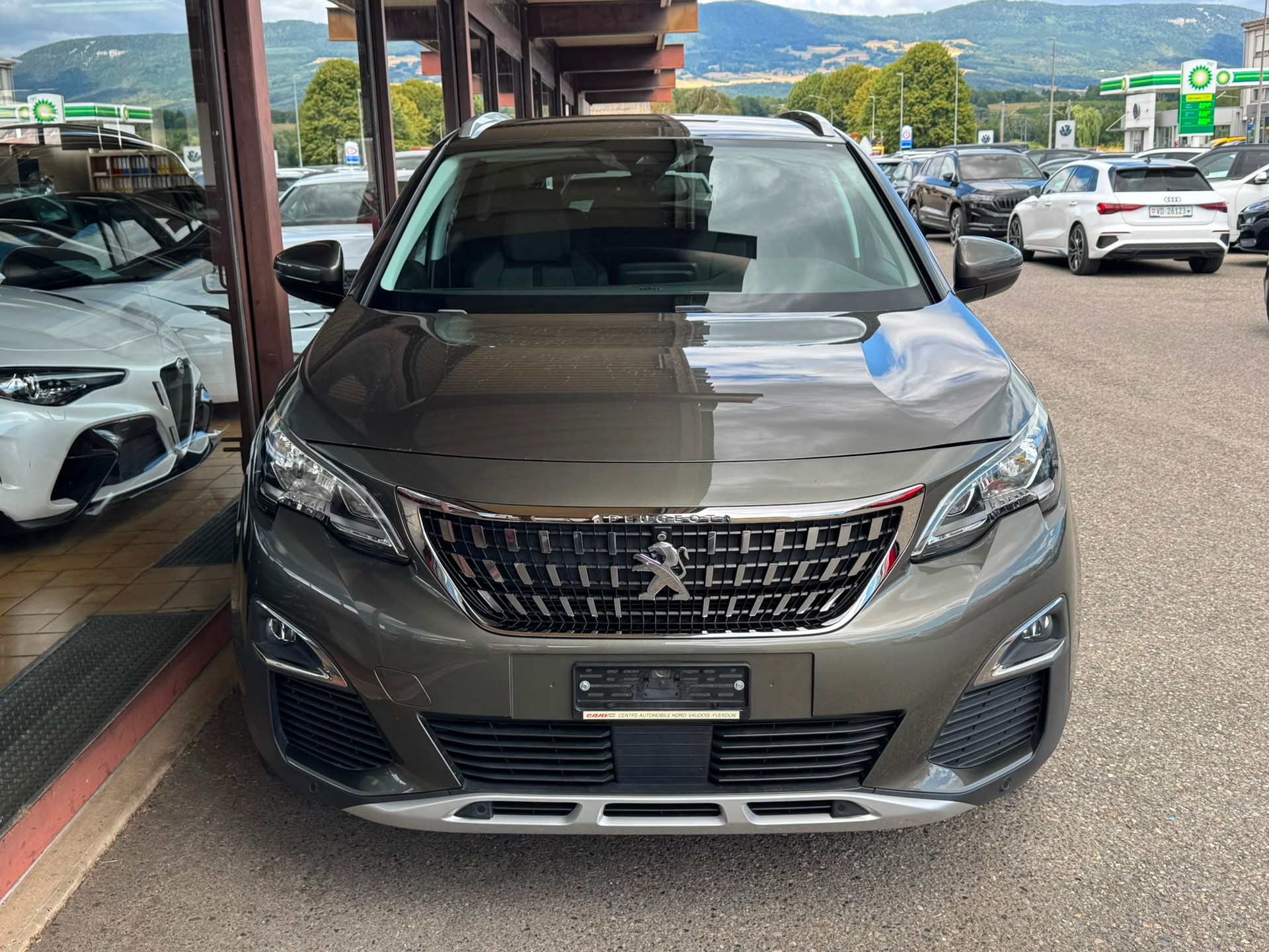 PEUGEOT 3008 1.2 PureTech Allure EAT-image-2