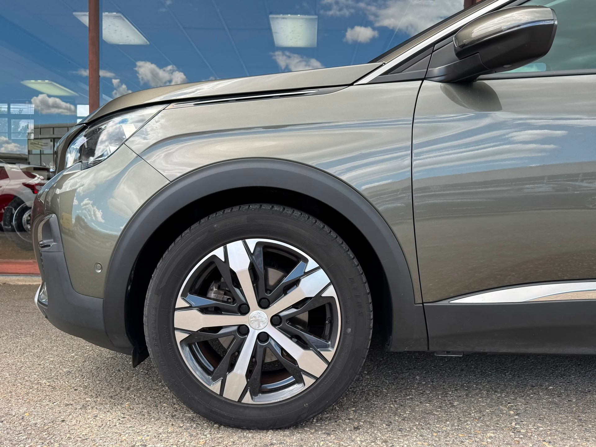PEUGEOT 3008 1.2 PureTech Allure EAT-image-5