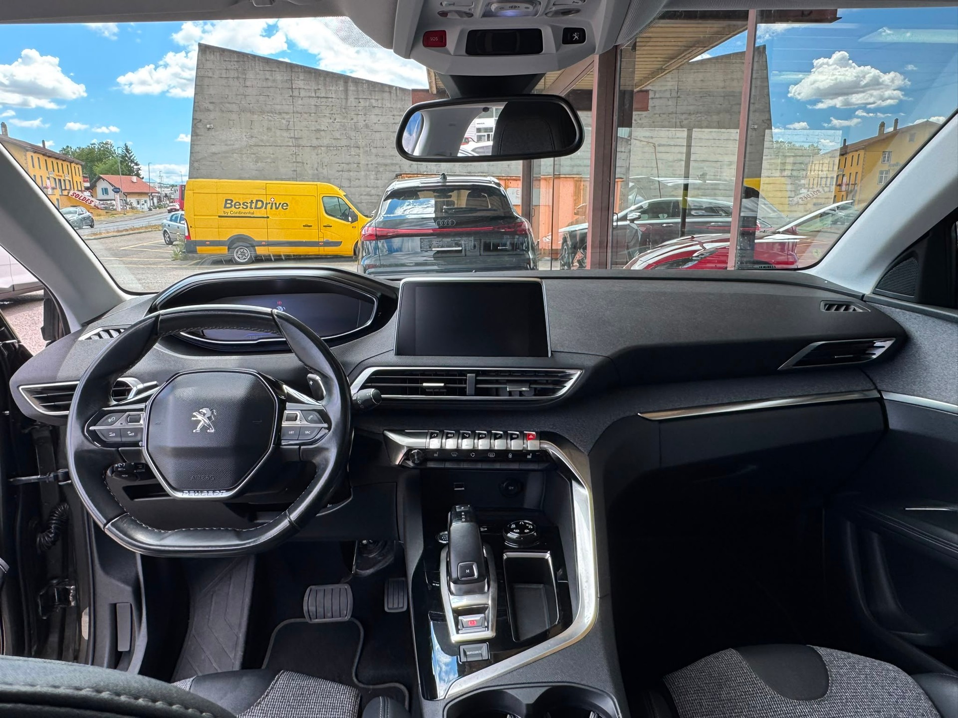 PEUGEOT 3008 1.2 PureTech Allure EAT-image-8