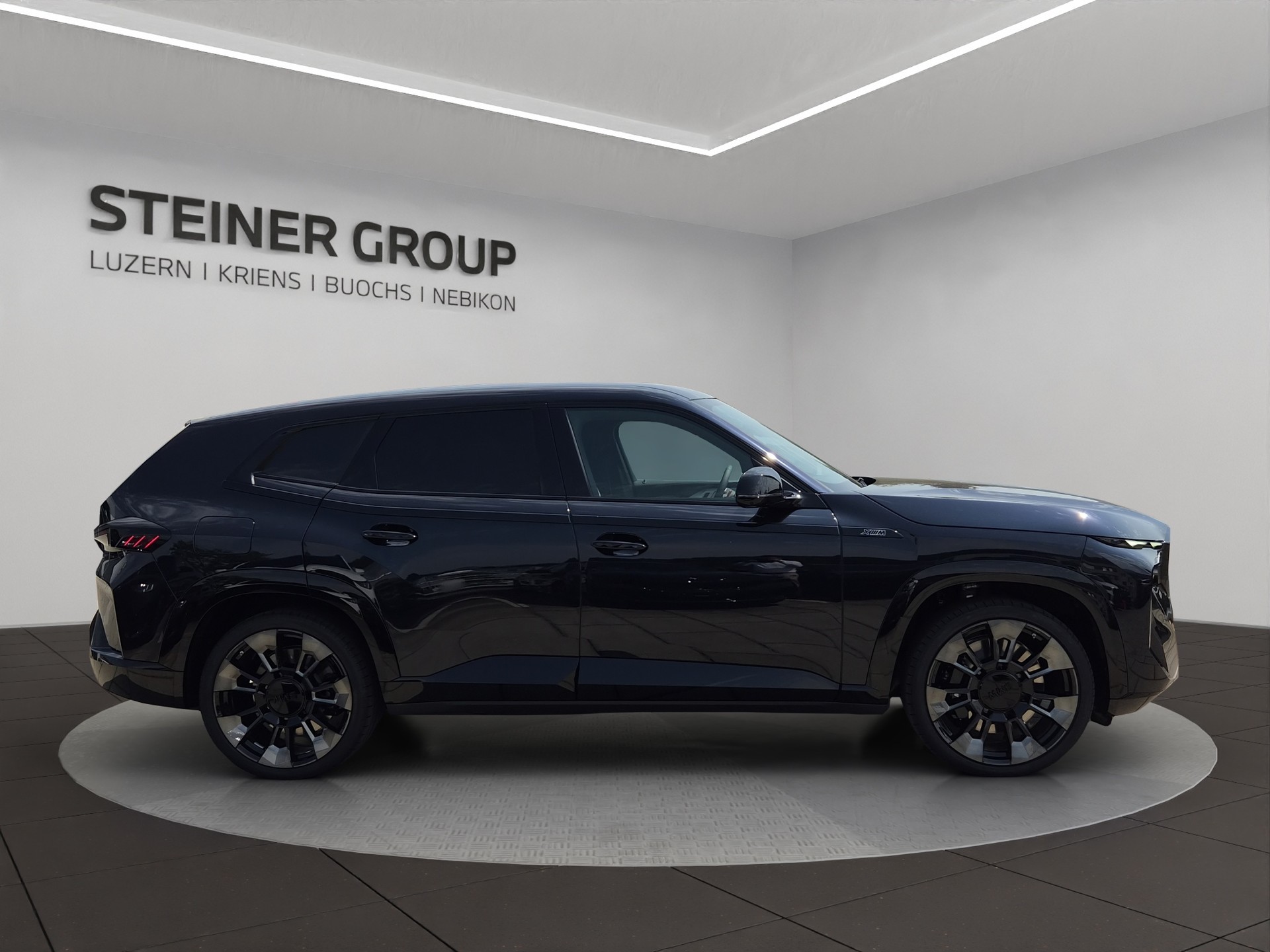 BMW XM xDrive 50e PHEV Steptronic-image-3