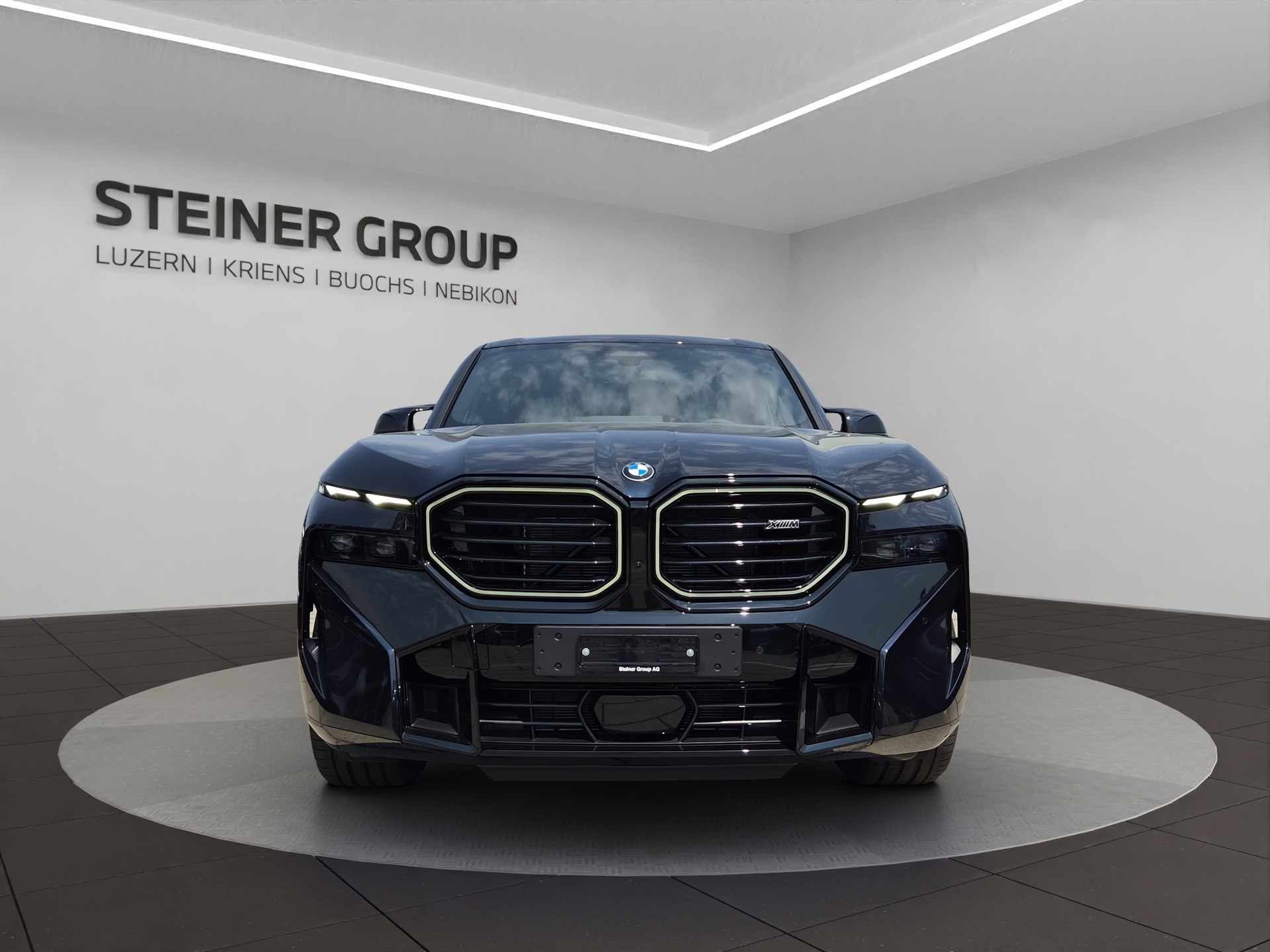 BMW XM xDrive 50e PHEV Steptronic-image-1