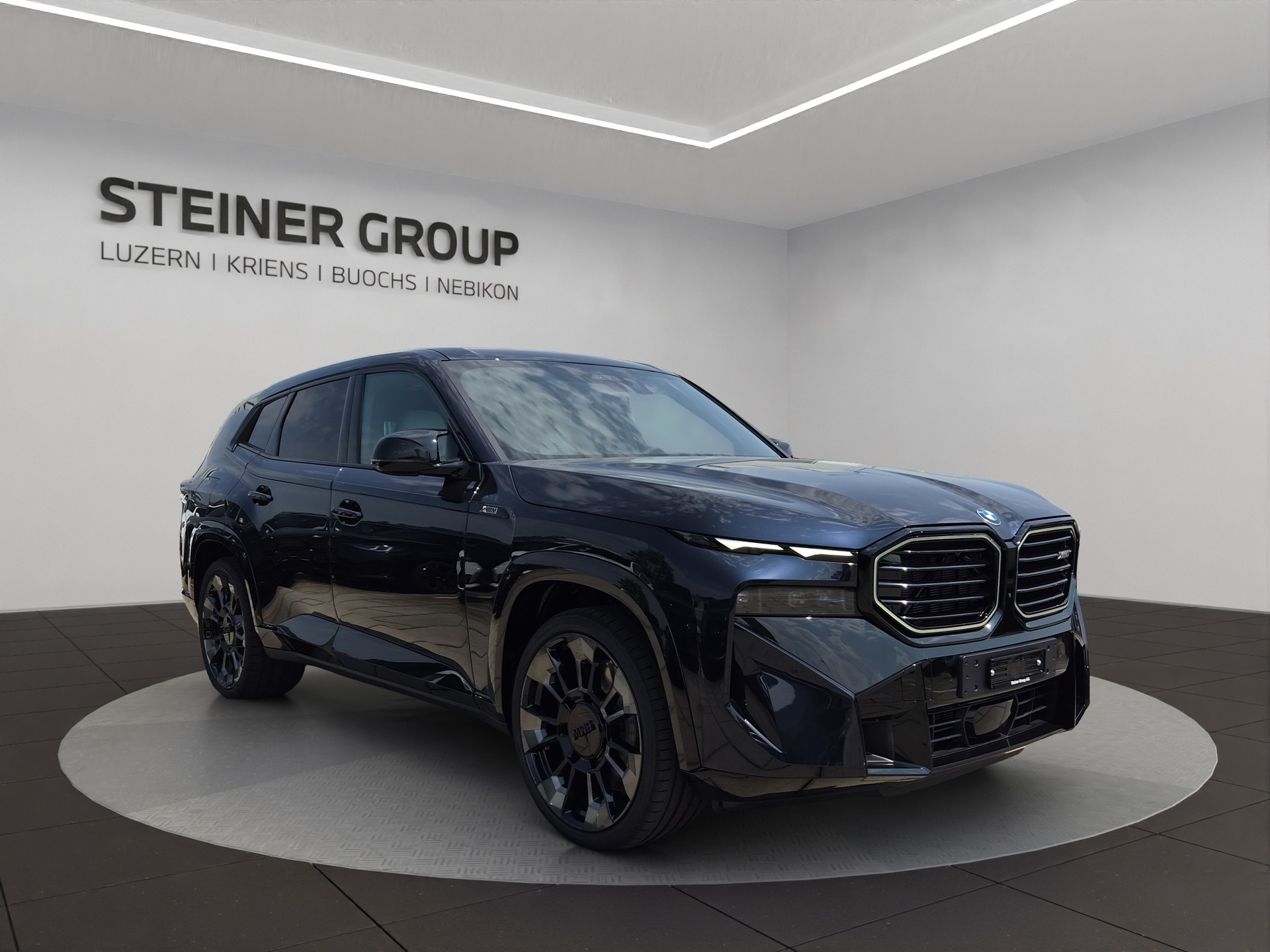 BMW XM xDrive 50e PHEV Steptronic-image-2