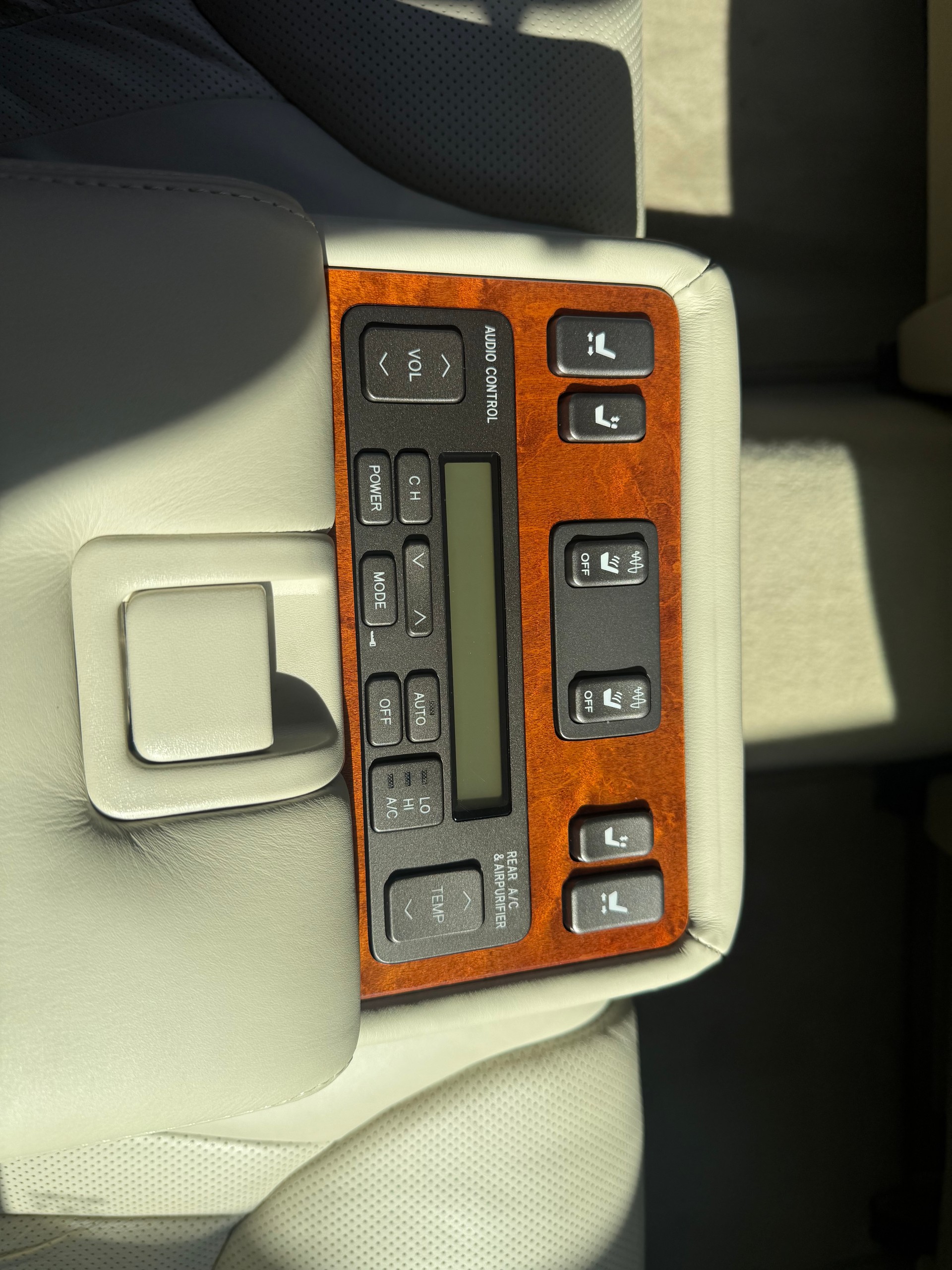 LEXUS LS 430 Automatic Ultra Luxury-image-8