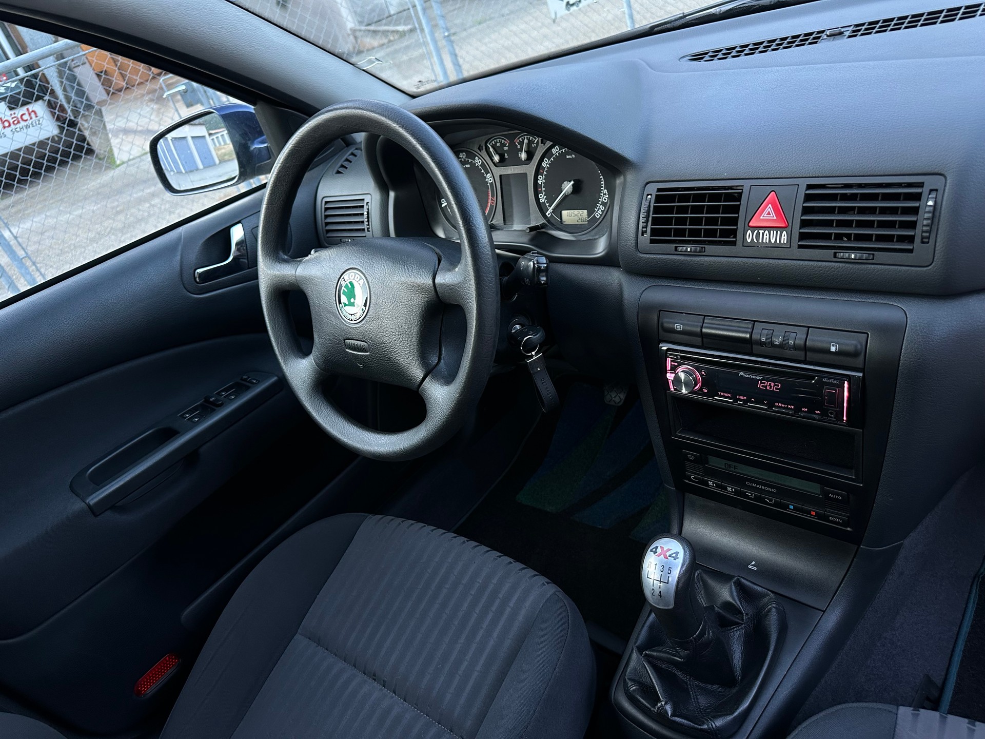 SKODA Octavia 2.0 Elegance 4x4-image-10