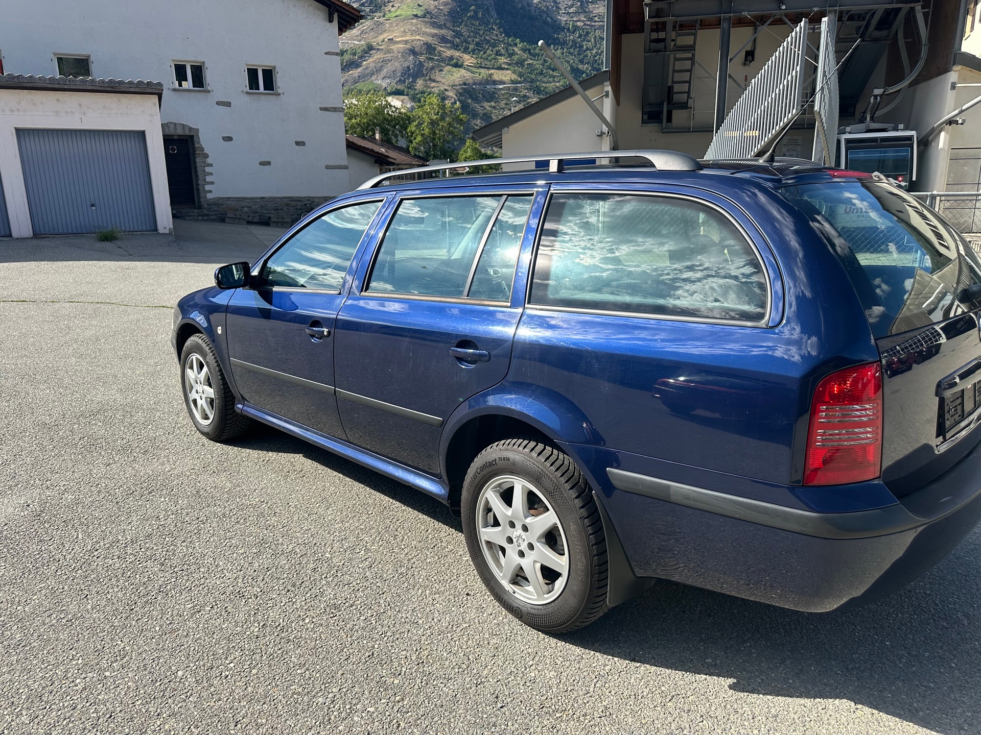 SKODA Octavia 2.0 Elegance 4x4-image-5