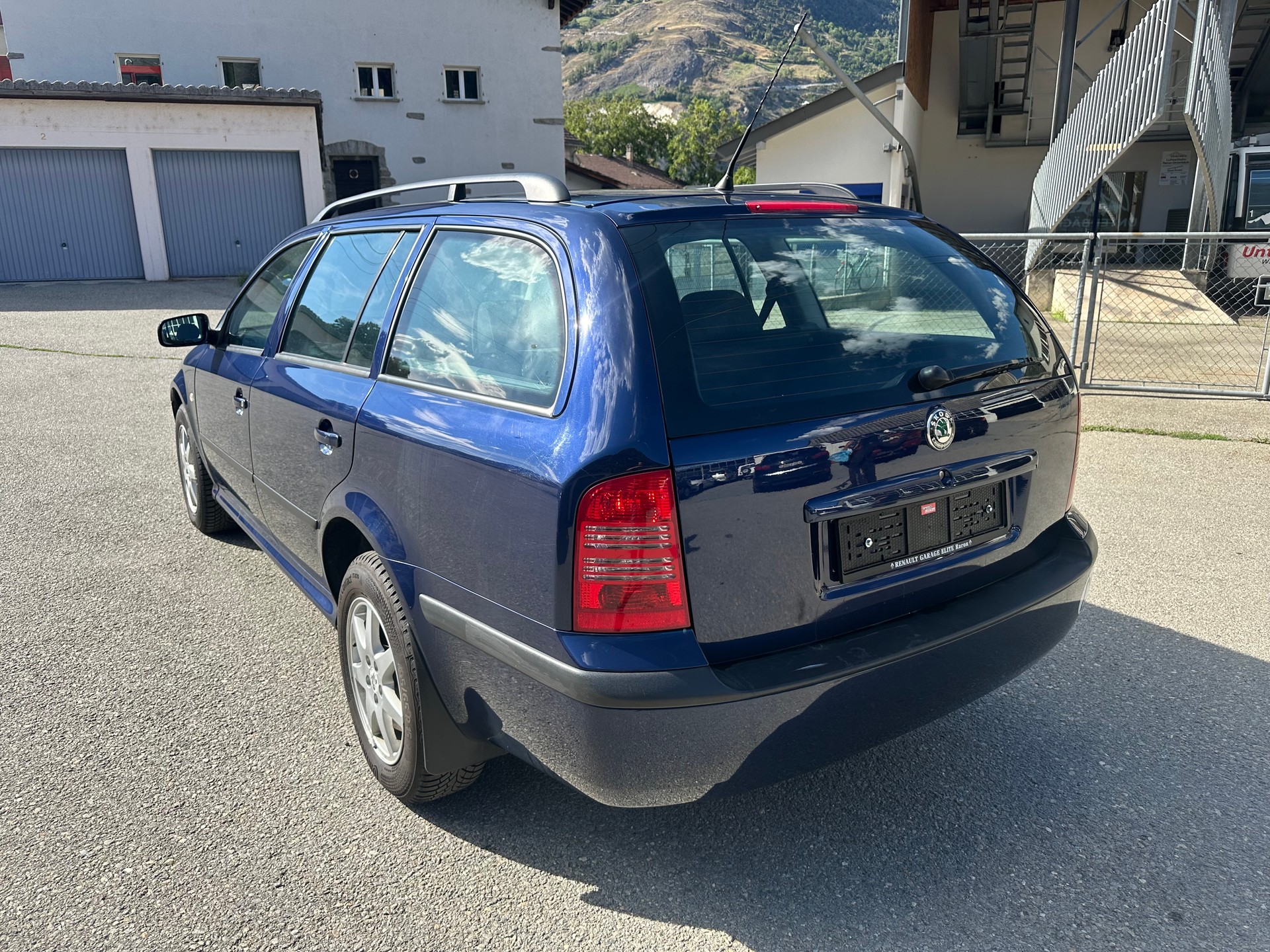 SKODA Octavia 2.0 Elegance 4x4-image-4