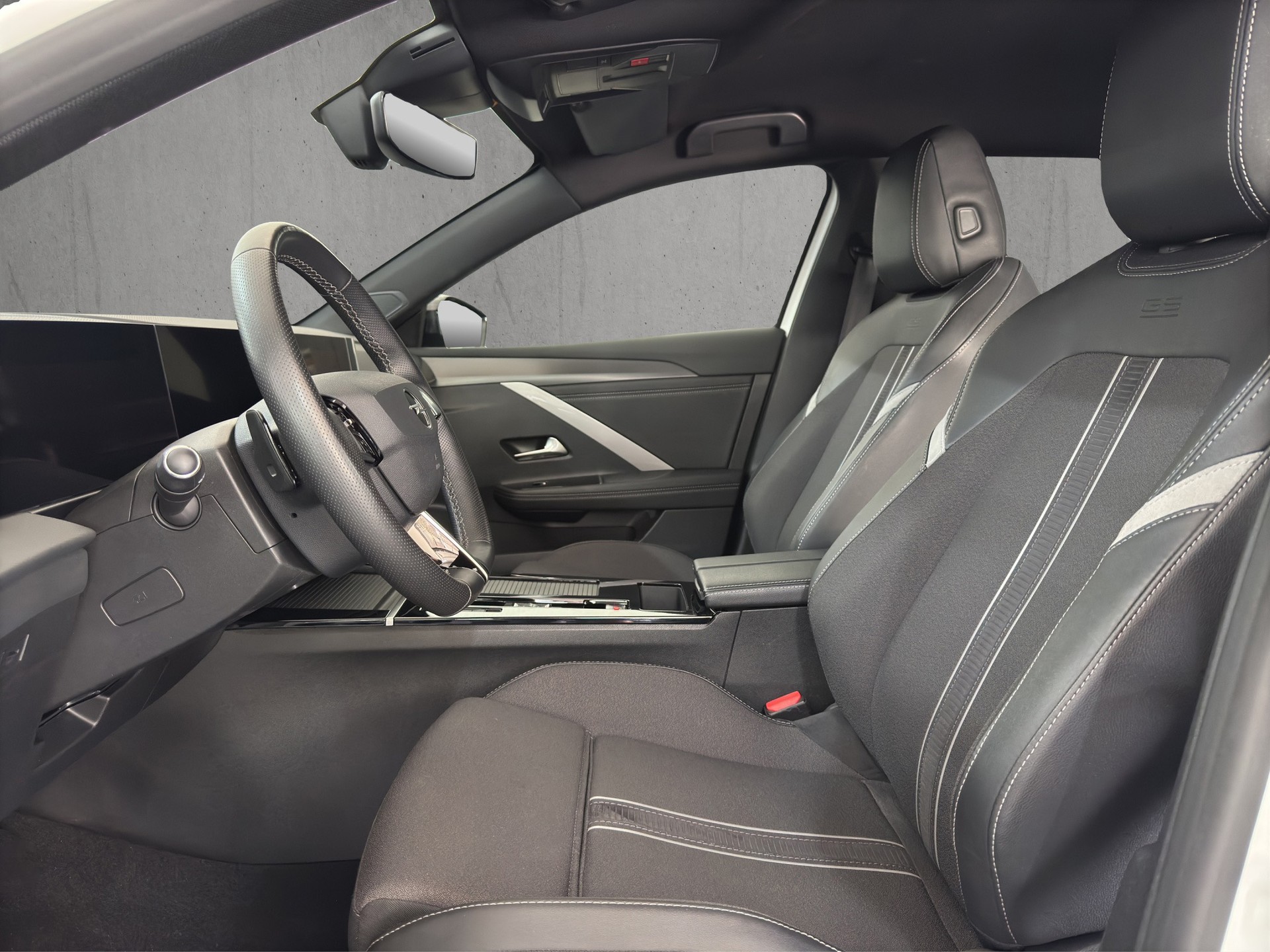 OPEL Astra 1.2i Turbo GS A-image-7