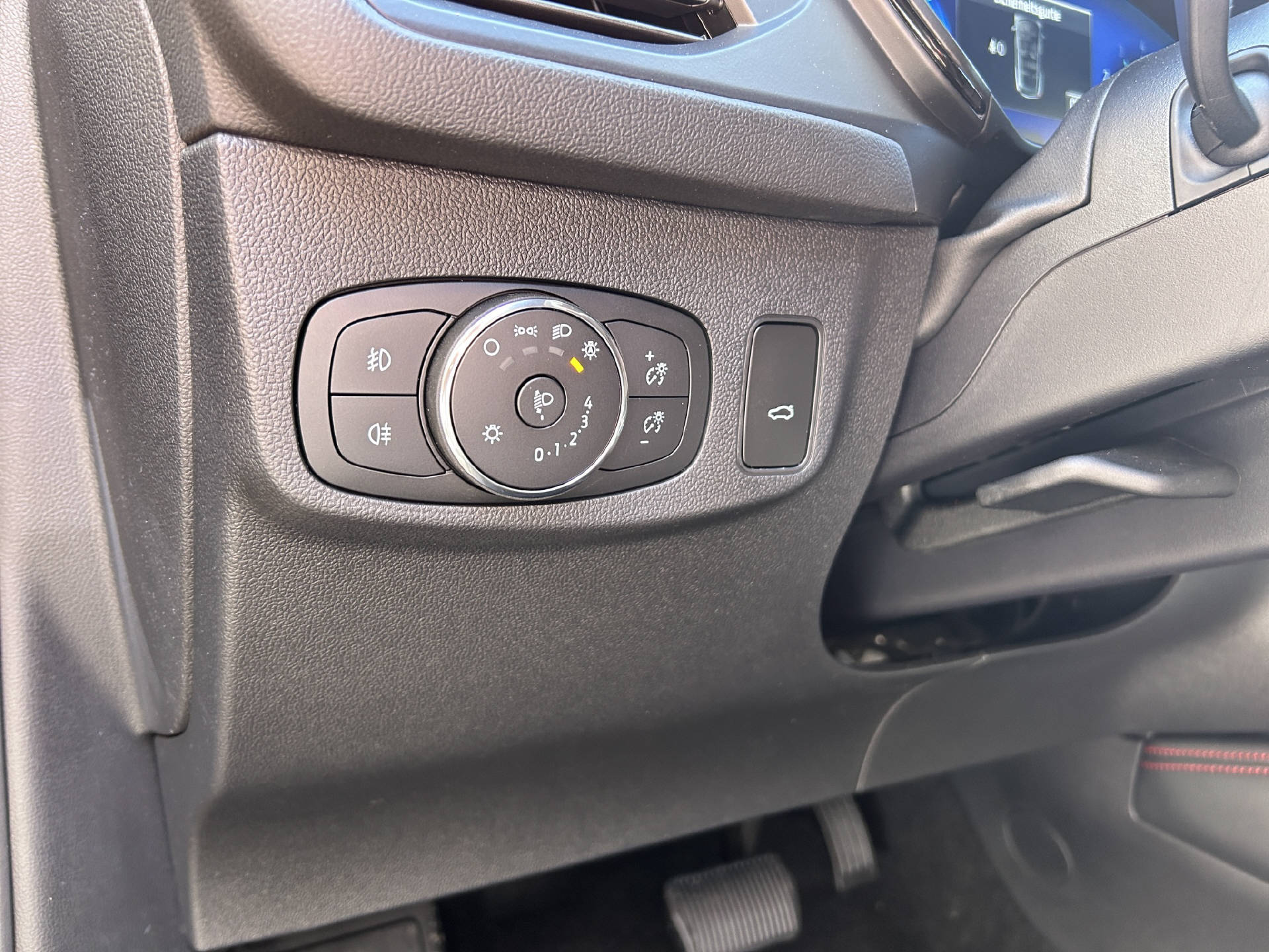 FORD Focus Station Wagon 1.0i EcoB Hybrid 155 ST-Line X-image-29