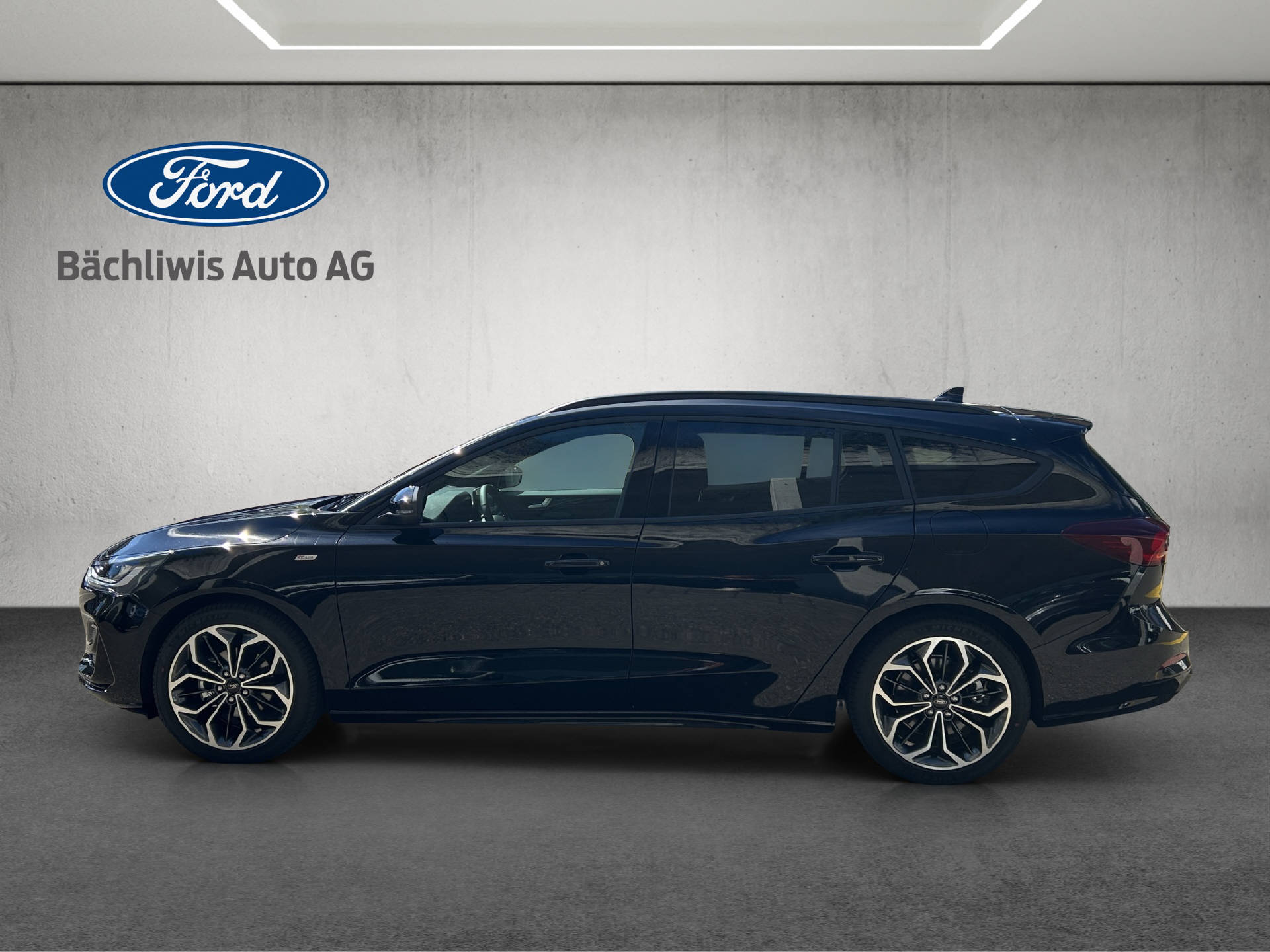 FORD Focus Station Wagon 1.0i EcoB Hybrid 155 ST-Line X-showroom-element-1