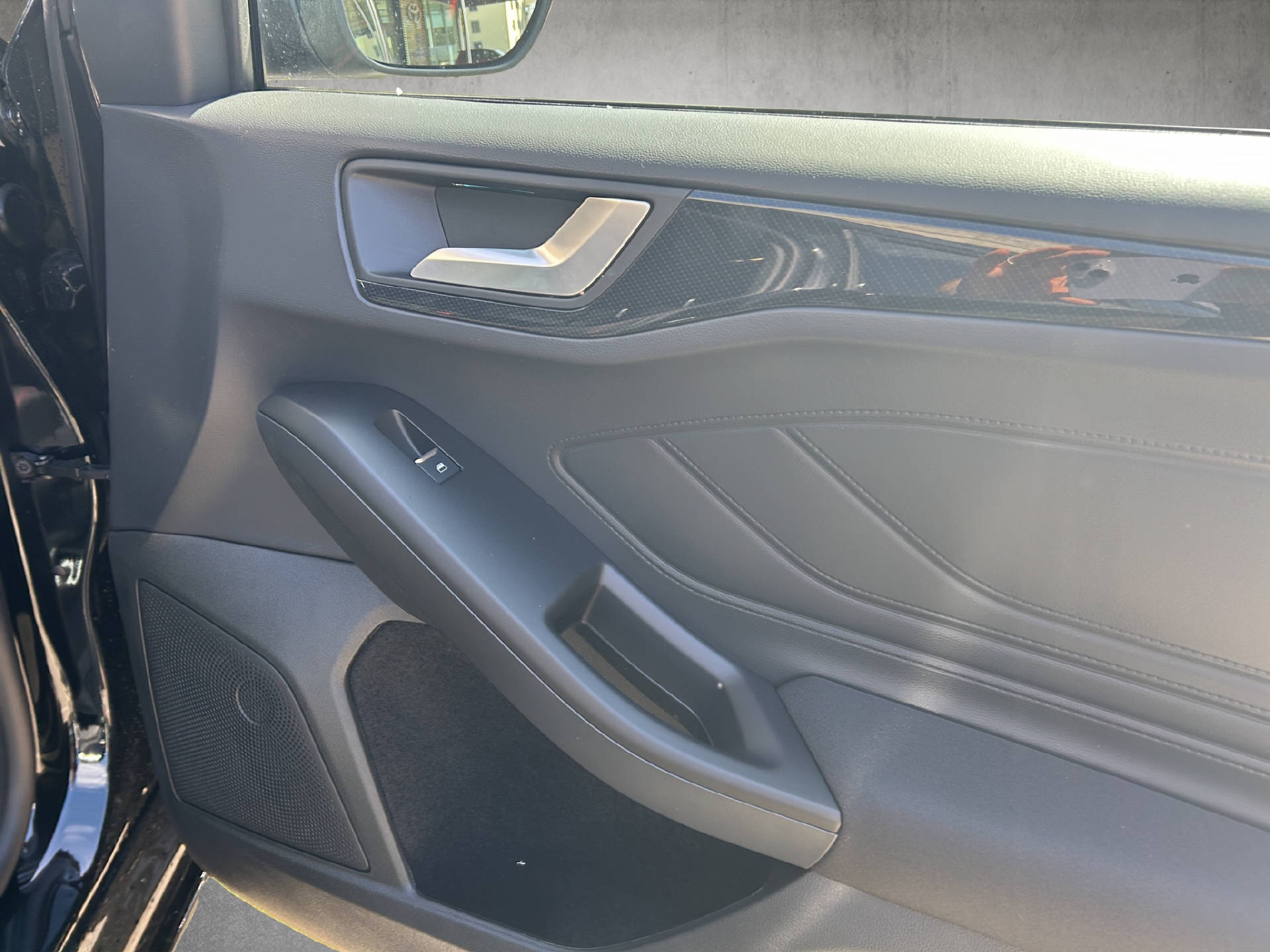 FORD Focus Station Wagon 1.0i EcoB Hybrid 155 ST-Line X-image-17