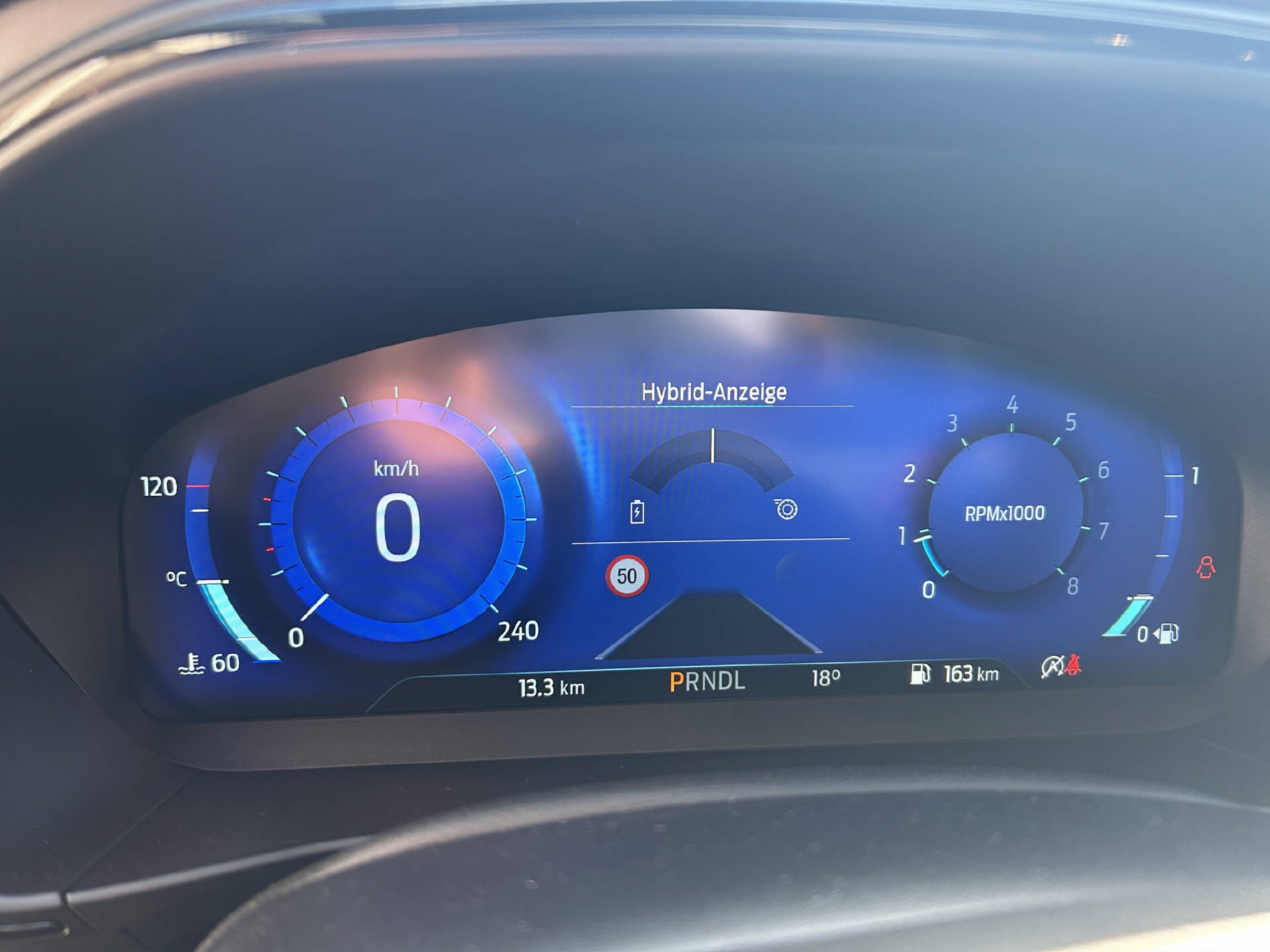 FORD Focus Station Wagon 1.0i EcoB Hybrid 155 ST-Line X-image-11