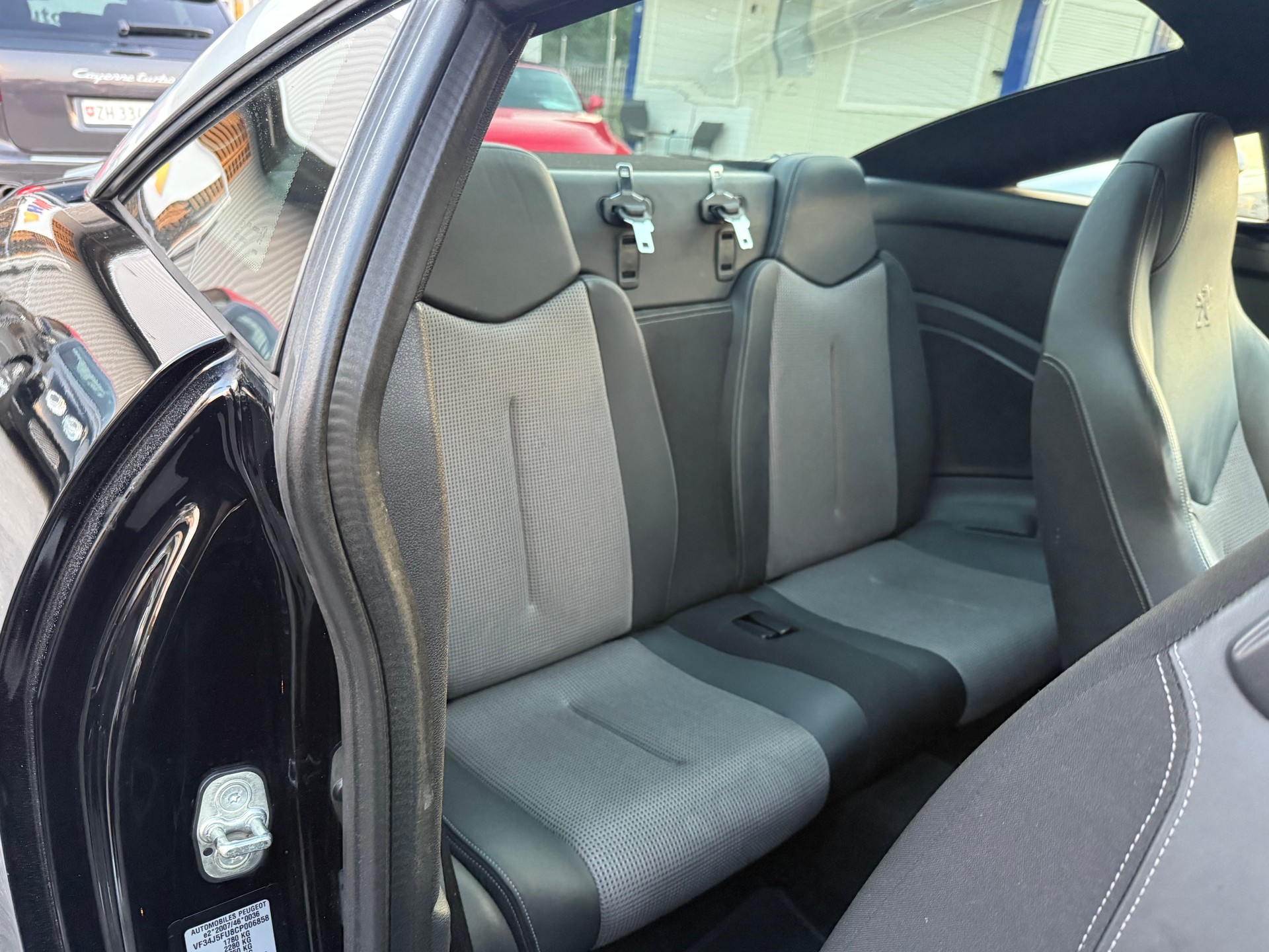 PEUGEOT RCZ 1.6 200 Turbo / Frisch ab MFK & Service / 1 Jahr Garantie / Navigation / PDC / 18 Zoll-image-12