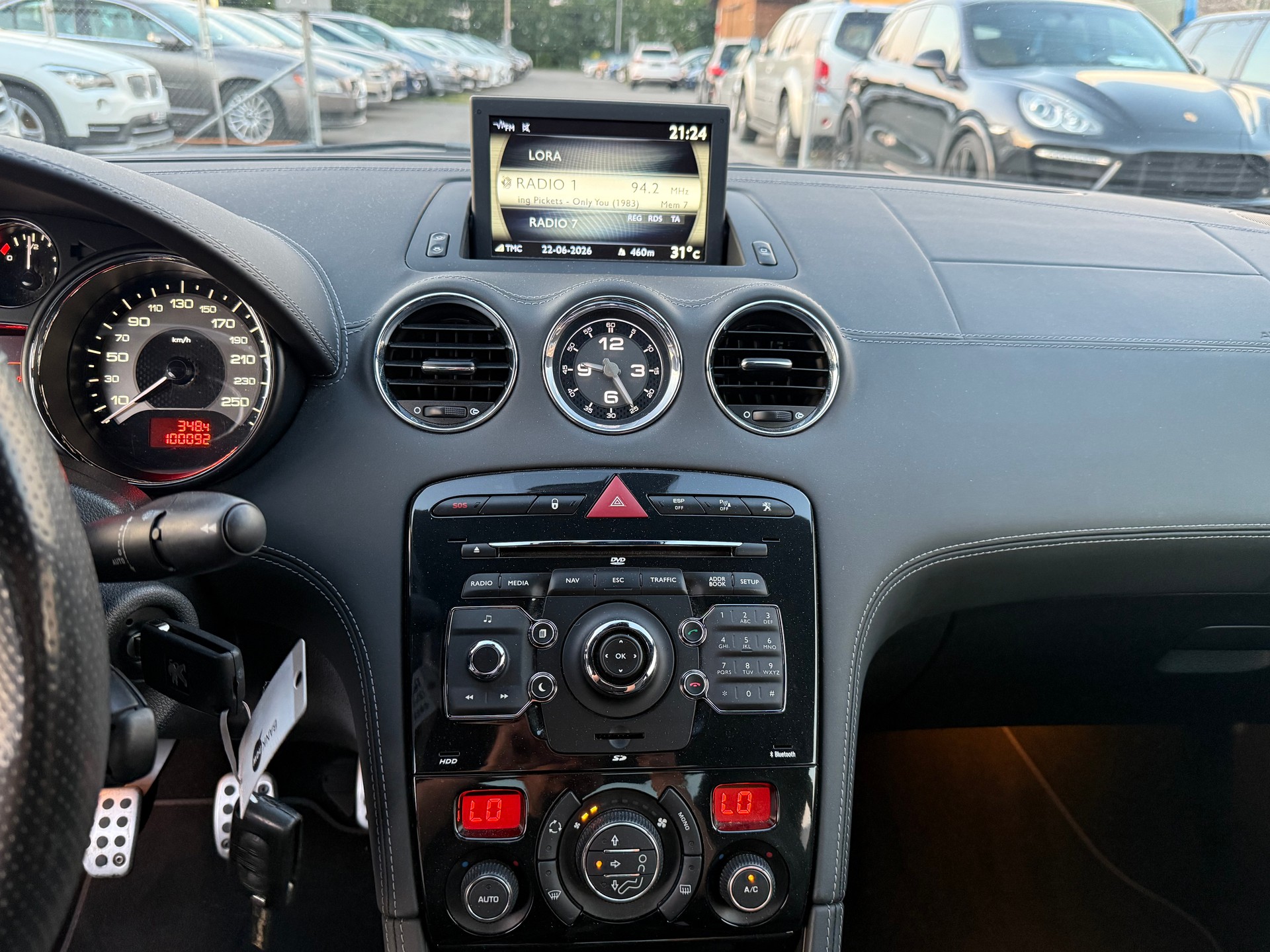 PEUGEOT RCZ 1.6 200 Turbo / Frisch ab MFK & Service / 1 Jahr Garantie / Navigation / PDC / 18 Zoll-image-8