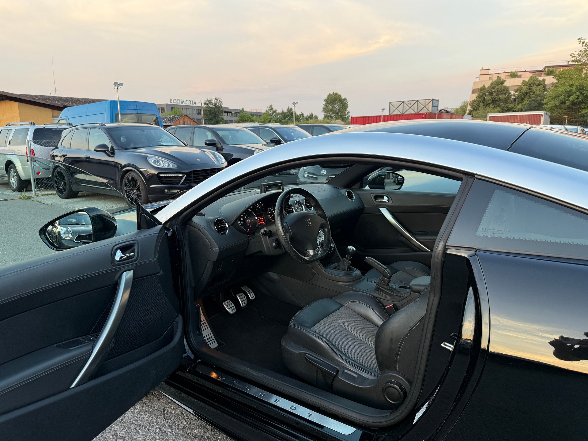 PEUGEOT RCZ 1.6 200 Turbo / Frisch ab MFK & Service / 1 Jahr Garantie / Navigation / PDC / 18 Zoll-image-10