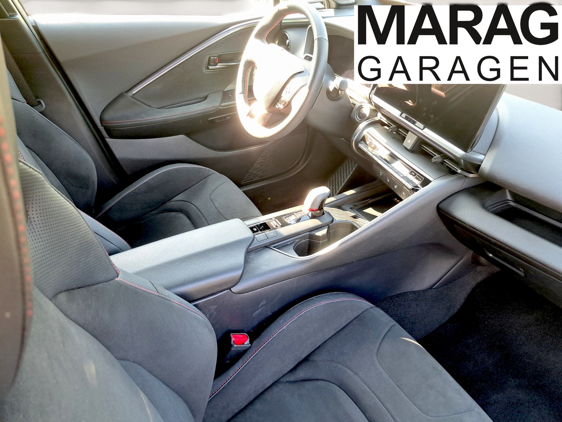 TOYOTA C-HR 2.0 HSD CVT GR Sport Premiere 4WD-image-4