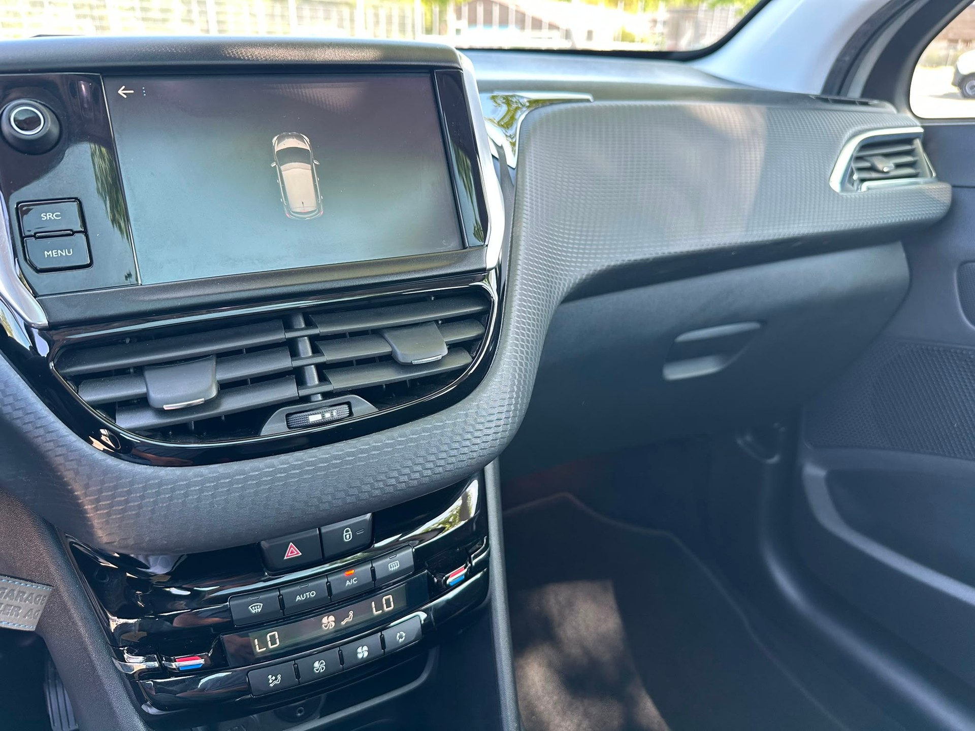 PEUGEOT 208 1.2 PureTech Allure EAT6-image-13