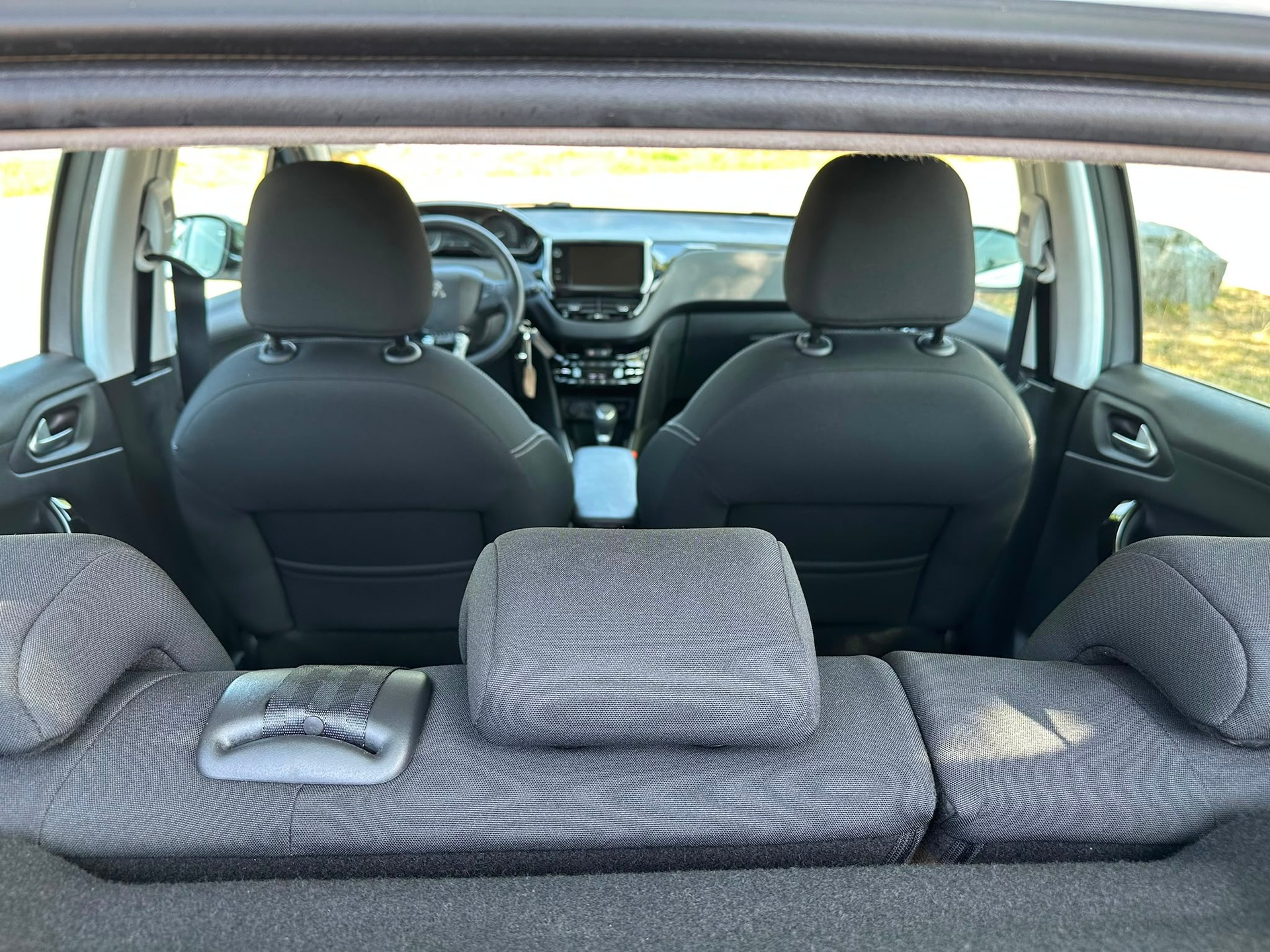 PEUGEOT 208 1.2 PureTech Allure EAT6-image-8