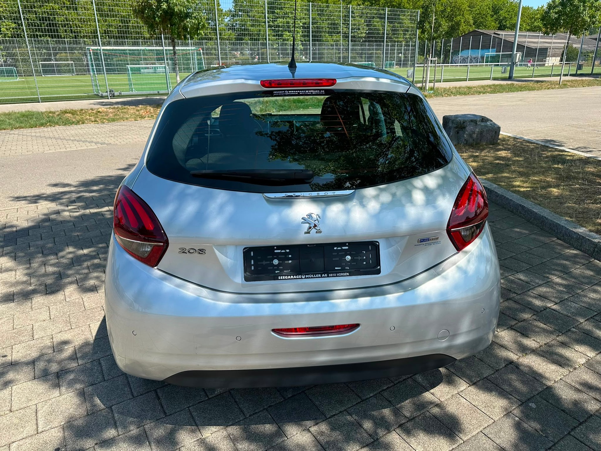 PEUGEOT 208 1.2 PureTech Allure EAT6-image-10