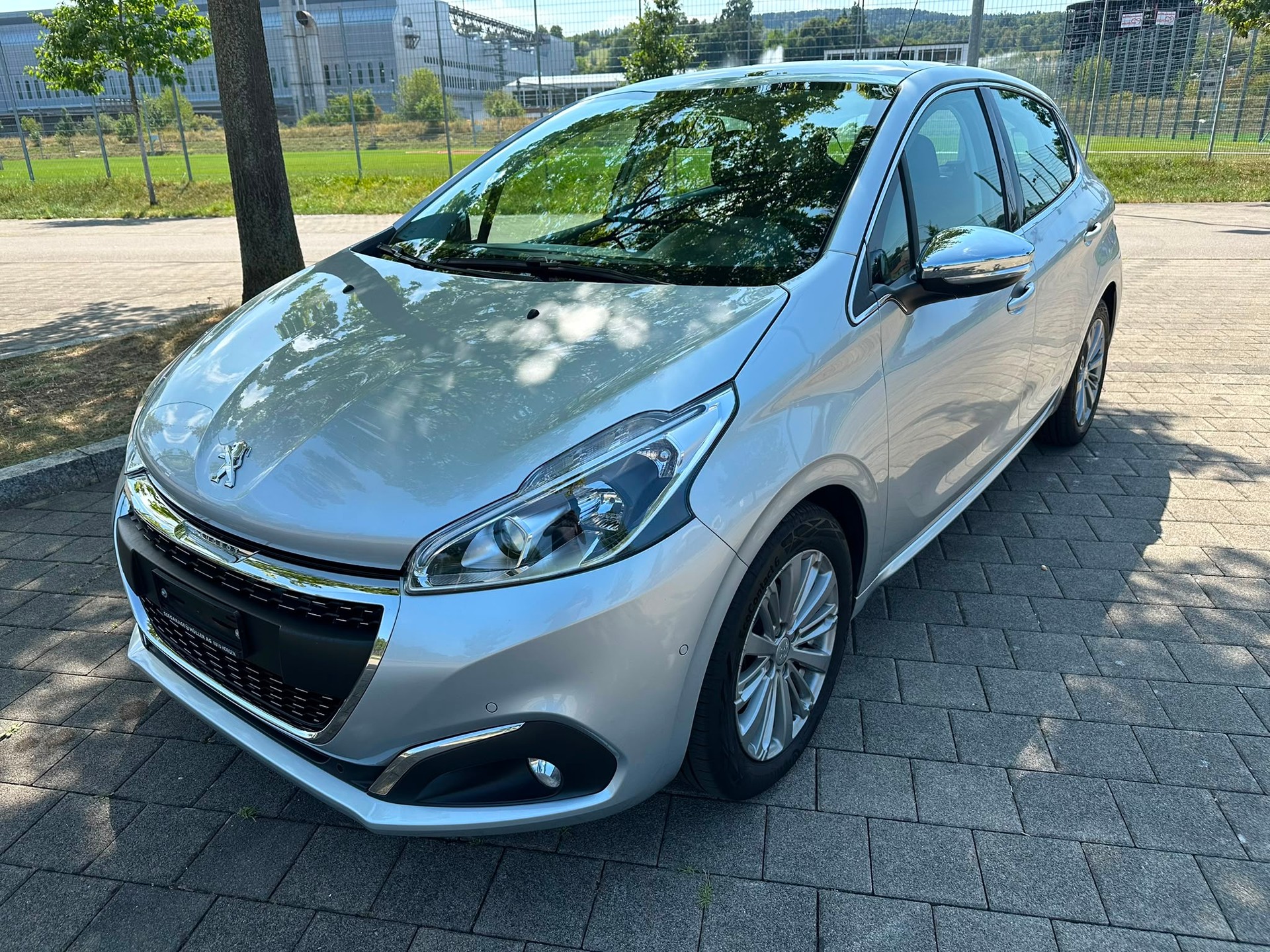 PEUGEOT 208 1.2 PureTech Allure EAT6-image-0