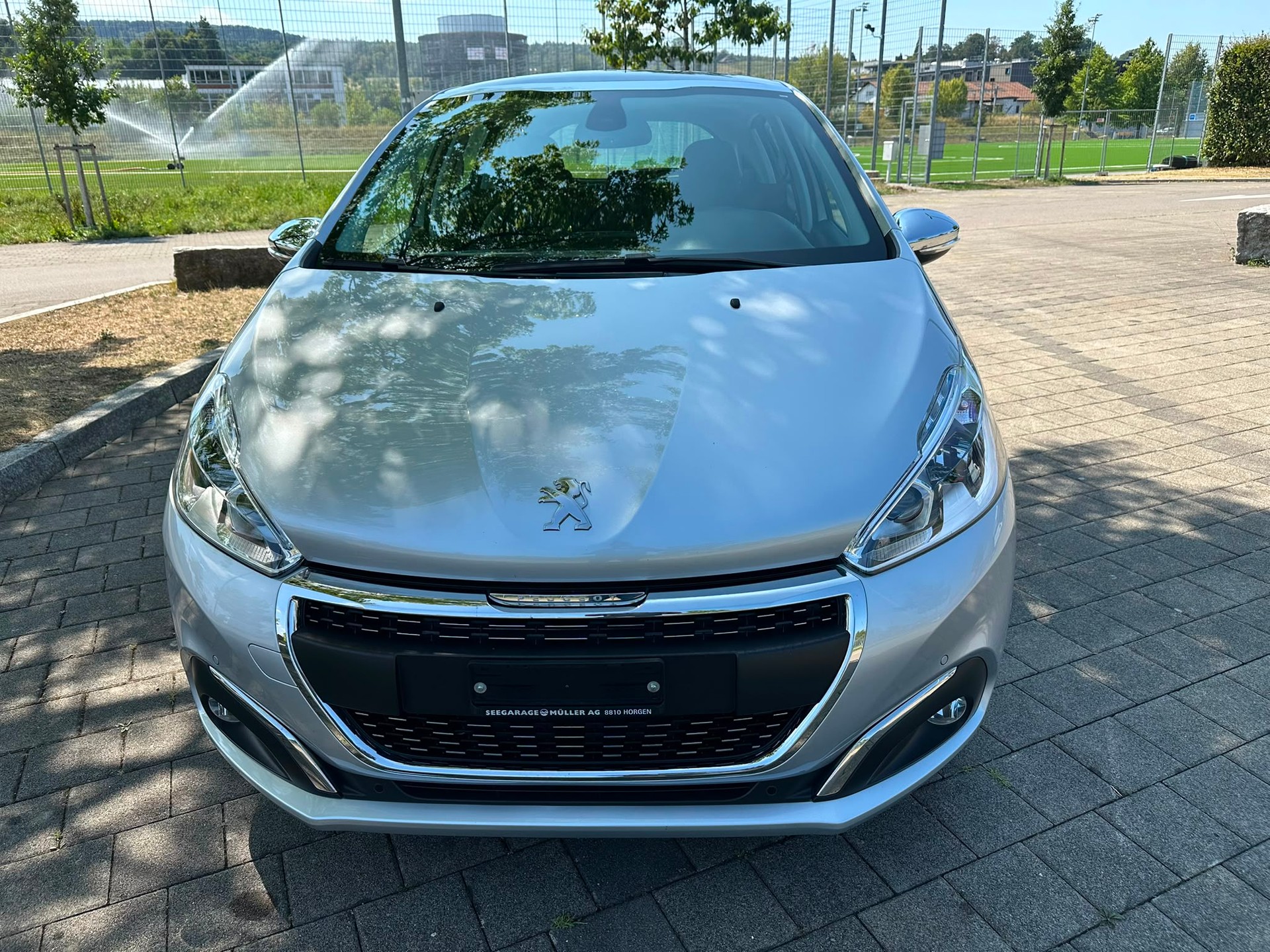 PEUGEOT 208 1.2 PureTech Allure EAT6-image-1