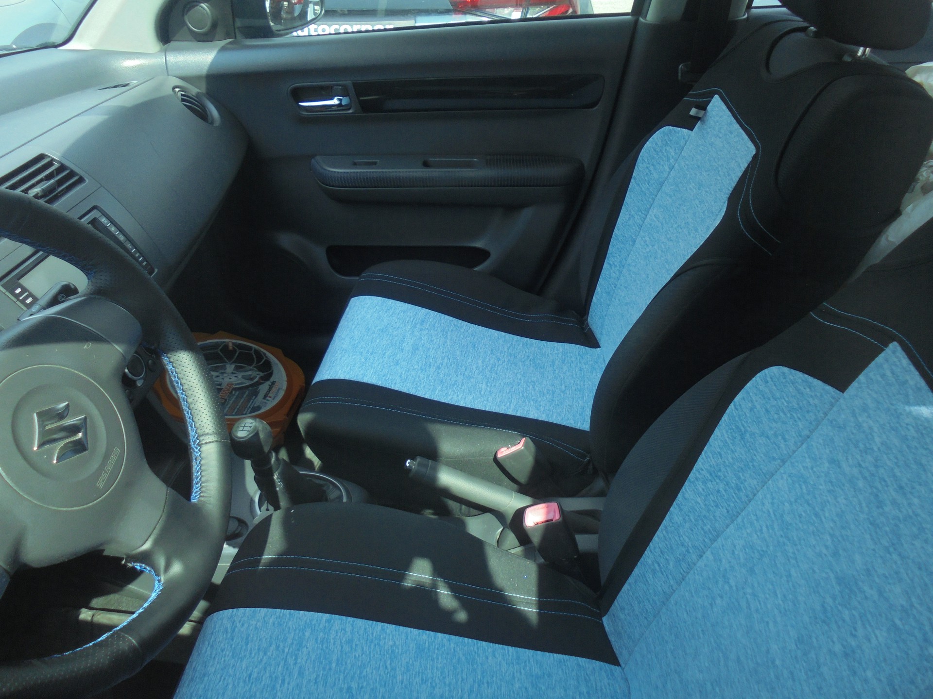 SUZUKI Swift 1.3i 16V GL Top 4x4-image-5