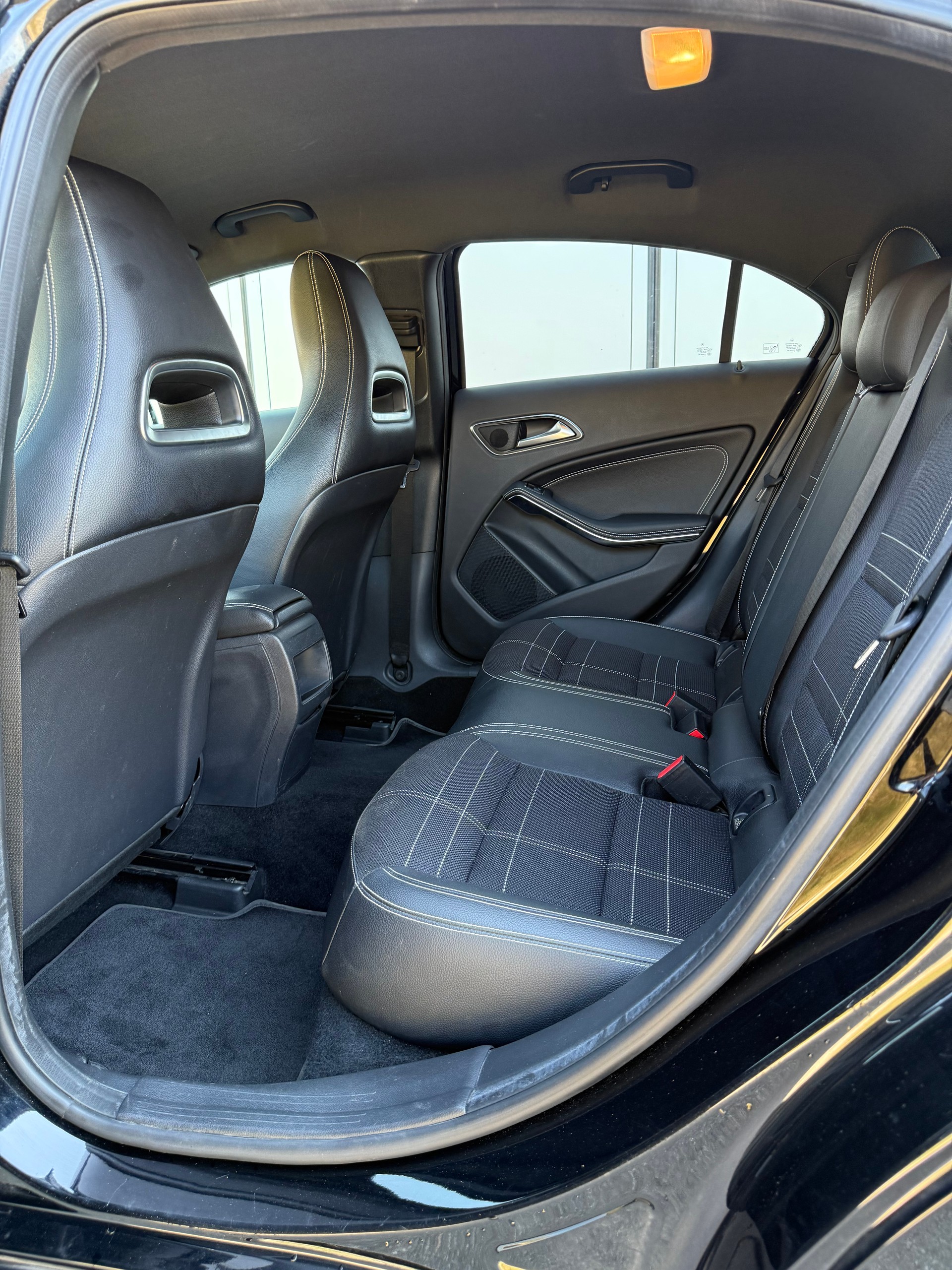 MERCEDES-BENZ A 200 Night Star 7G-DCT-image-13