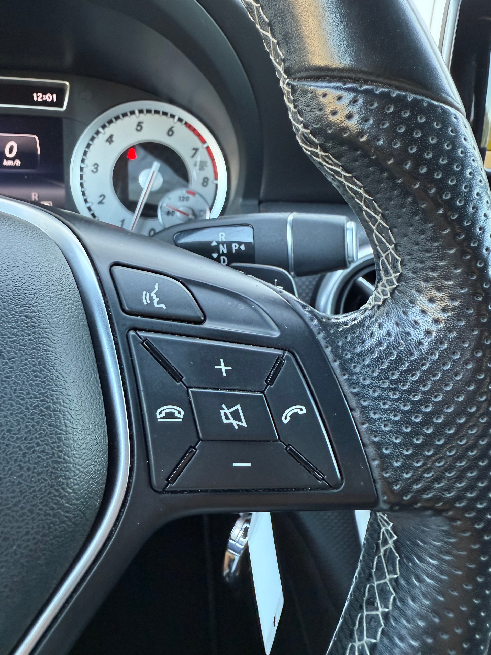 MERCEDES-BENZ A 200 Night Star 7G-DCT-image-12