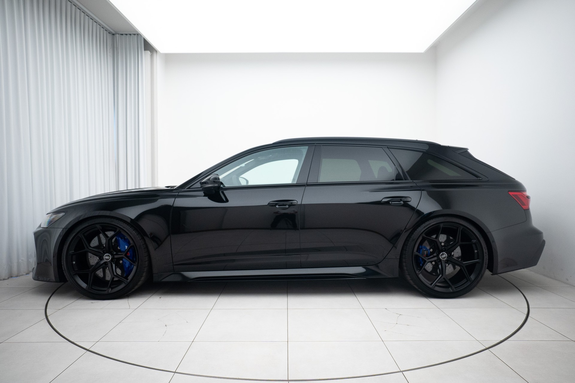 AUDI RS6 Avant 4.0 TFSI V8 quattro-showroom-element-1