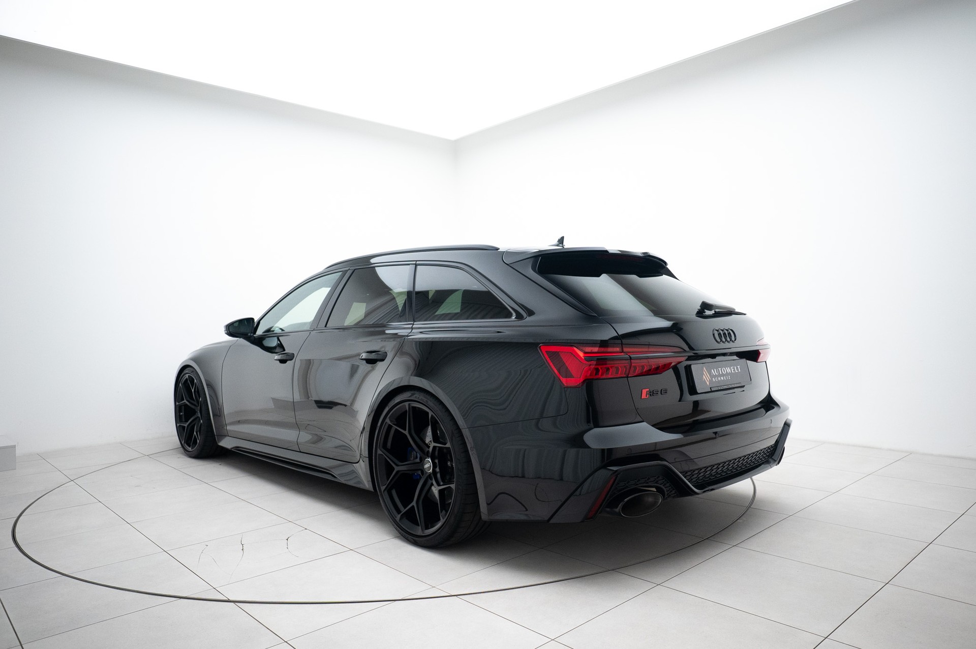 AUDI RS6 Avant 4.0 TFSI V8 quattro-showroom-element-2