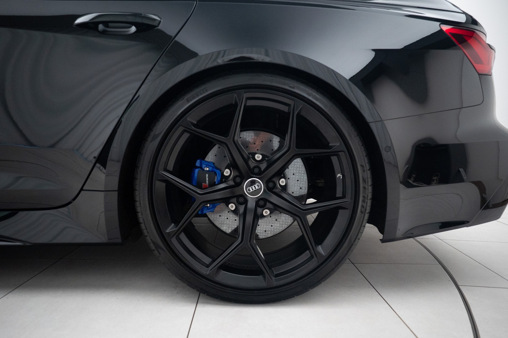 AUDI RS6 Avant 4.0 TFSI V8 quattro-image-10