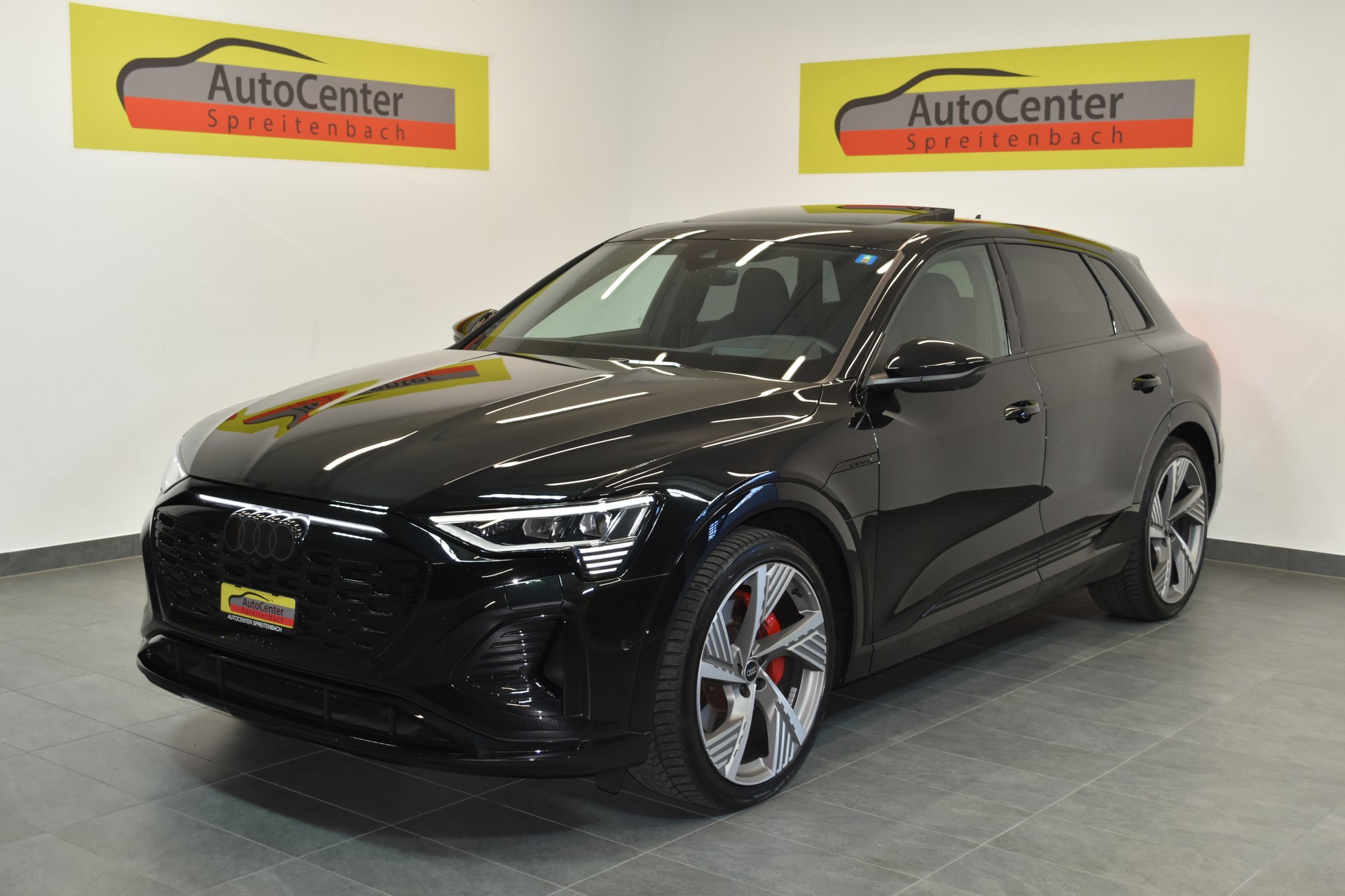 AUDI Q8 55 e-tron S-Line Black Edition quattro-image-1