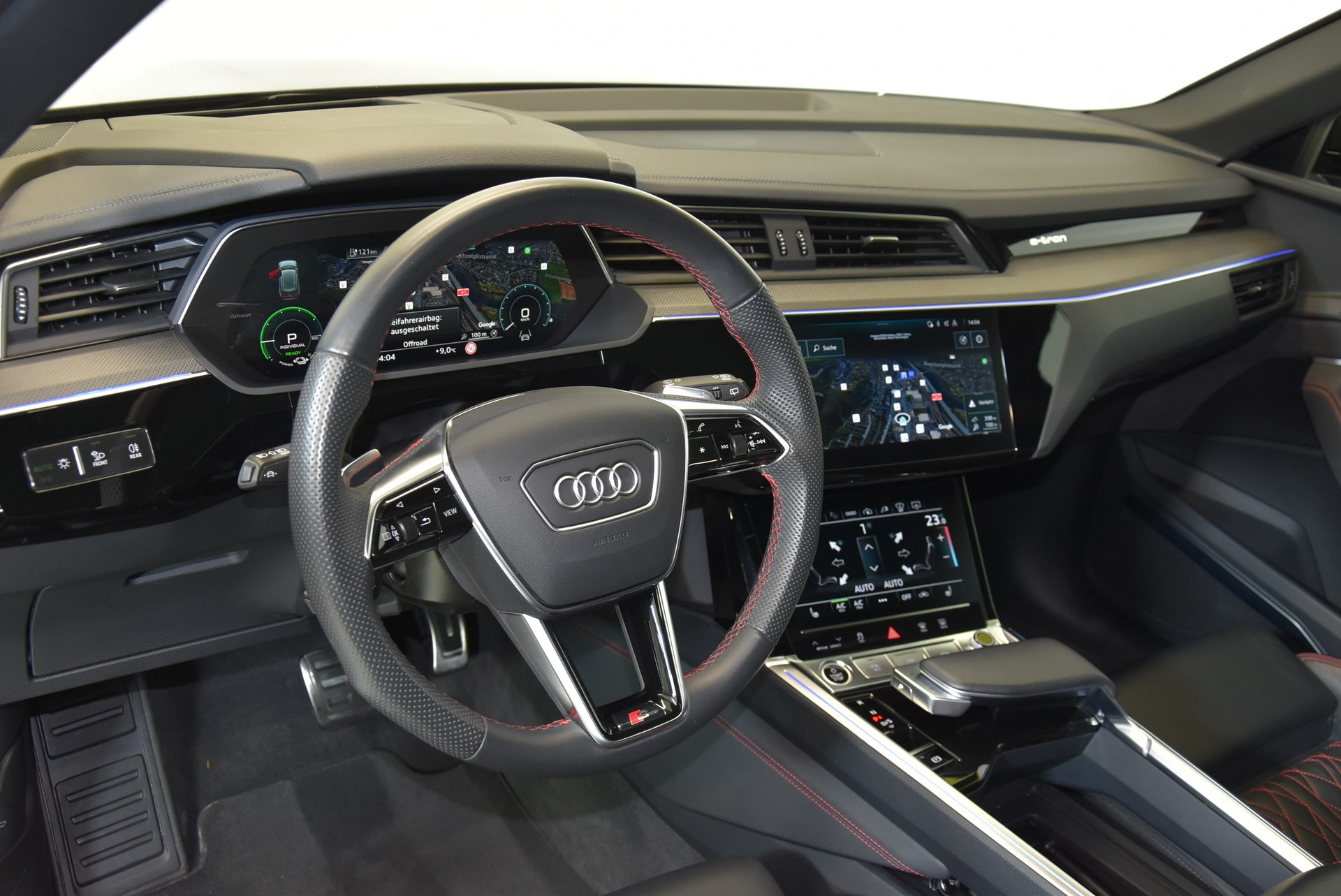 AUDI Q8 55 e-tron S-Line Black Edition quattro-image-5