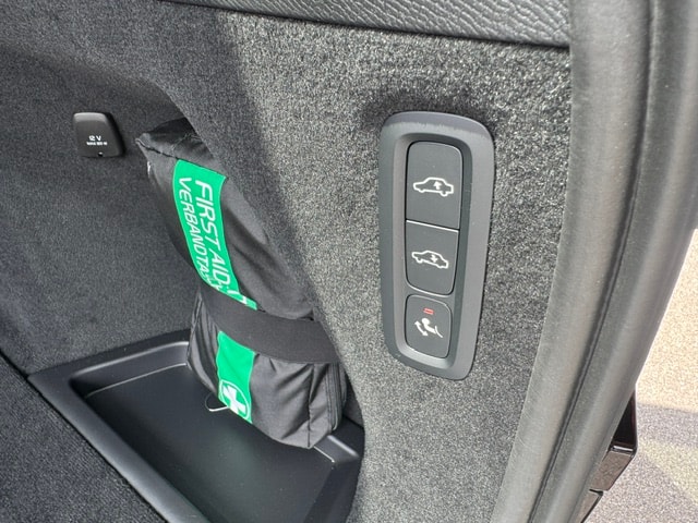 VOLVO XC90 2.0 T8 TE Ultra Black Edition eAWD-image-13