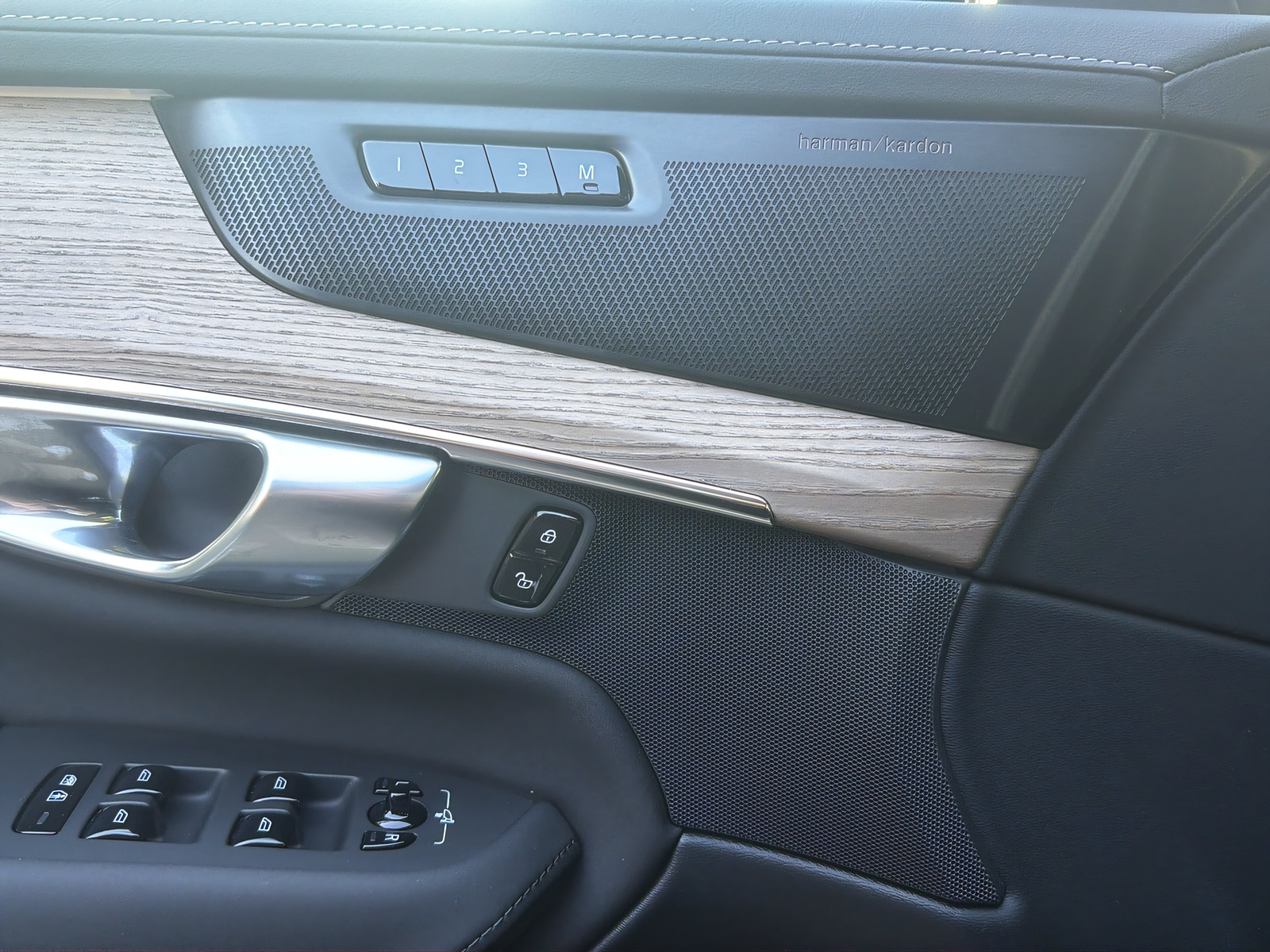 VOLVO XC90 2.0 T8 TE Plus Dark eAWD-image-16