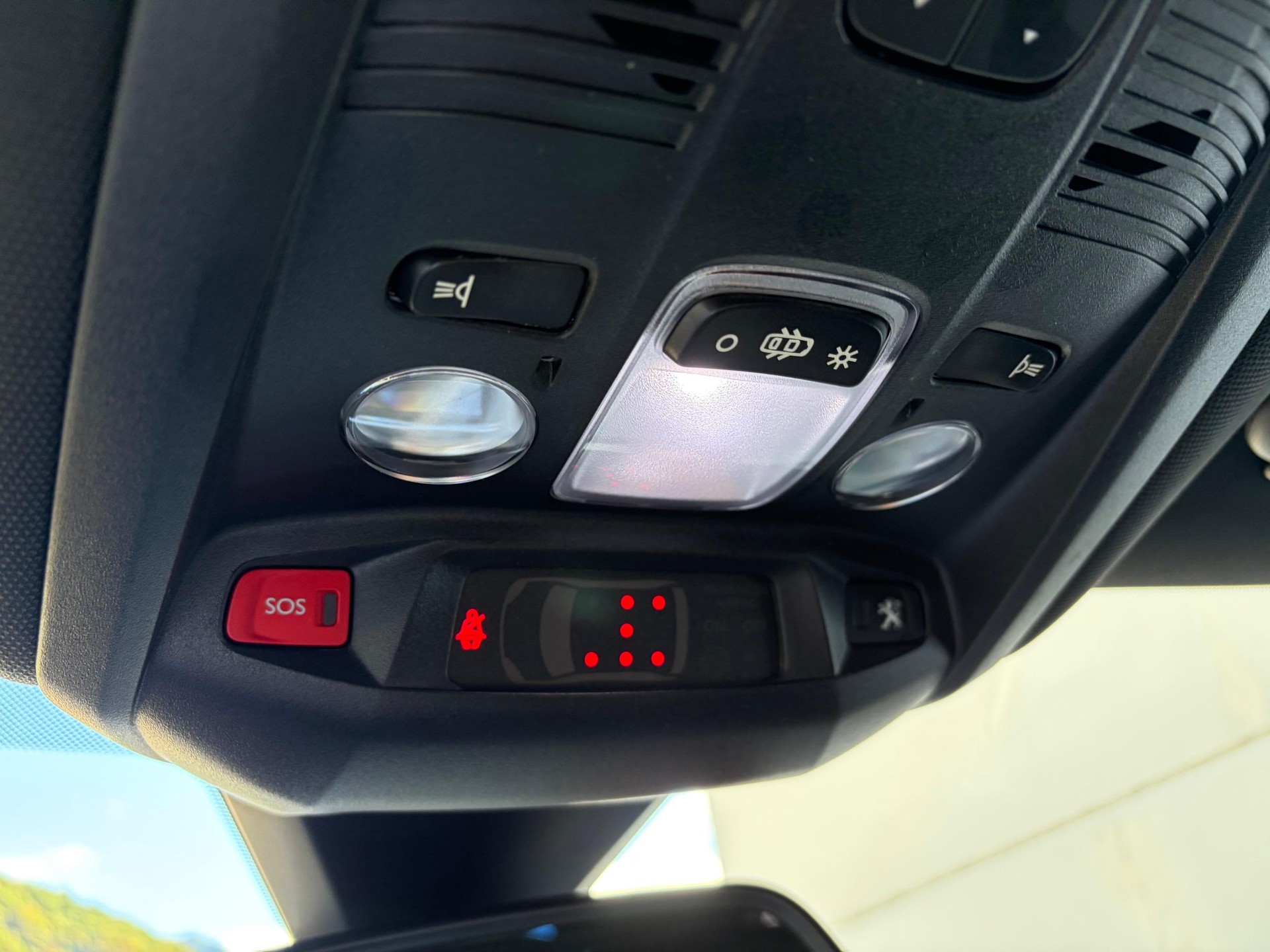 PEUGEOT 5008 2.0 BlueHDi 180 GT-image-14