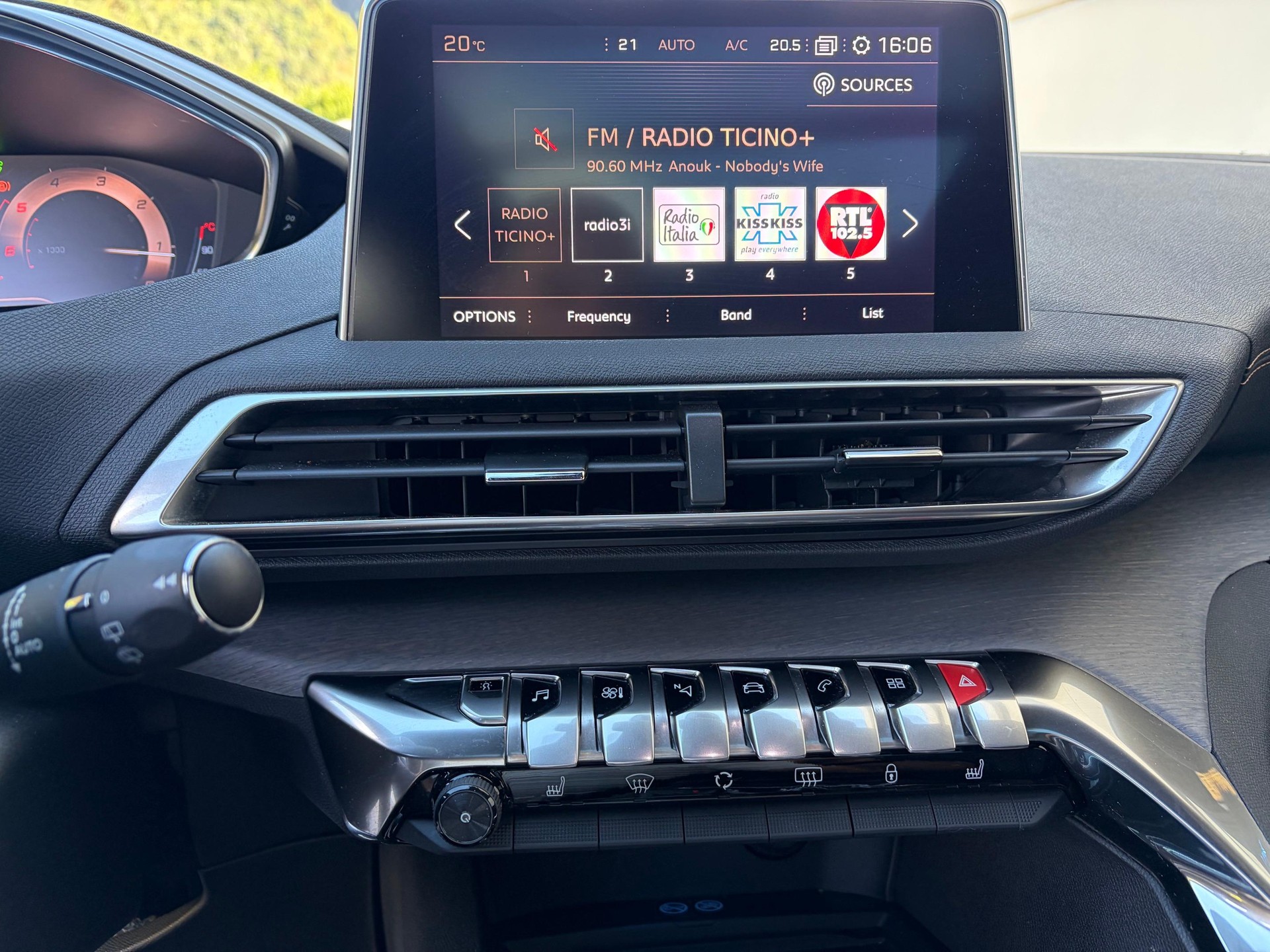 PEUGEOT 5008 2.0 BlueHDi 180 GT-image-11