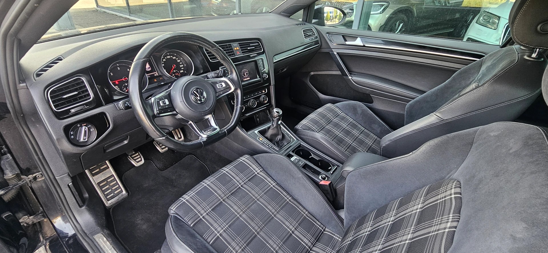 VW Golf 2.0 TDI GTD-image-8