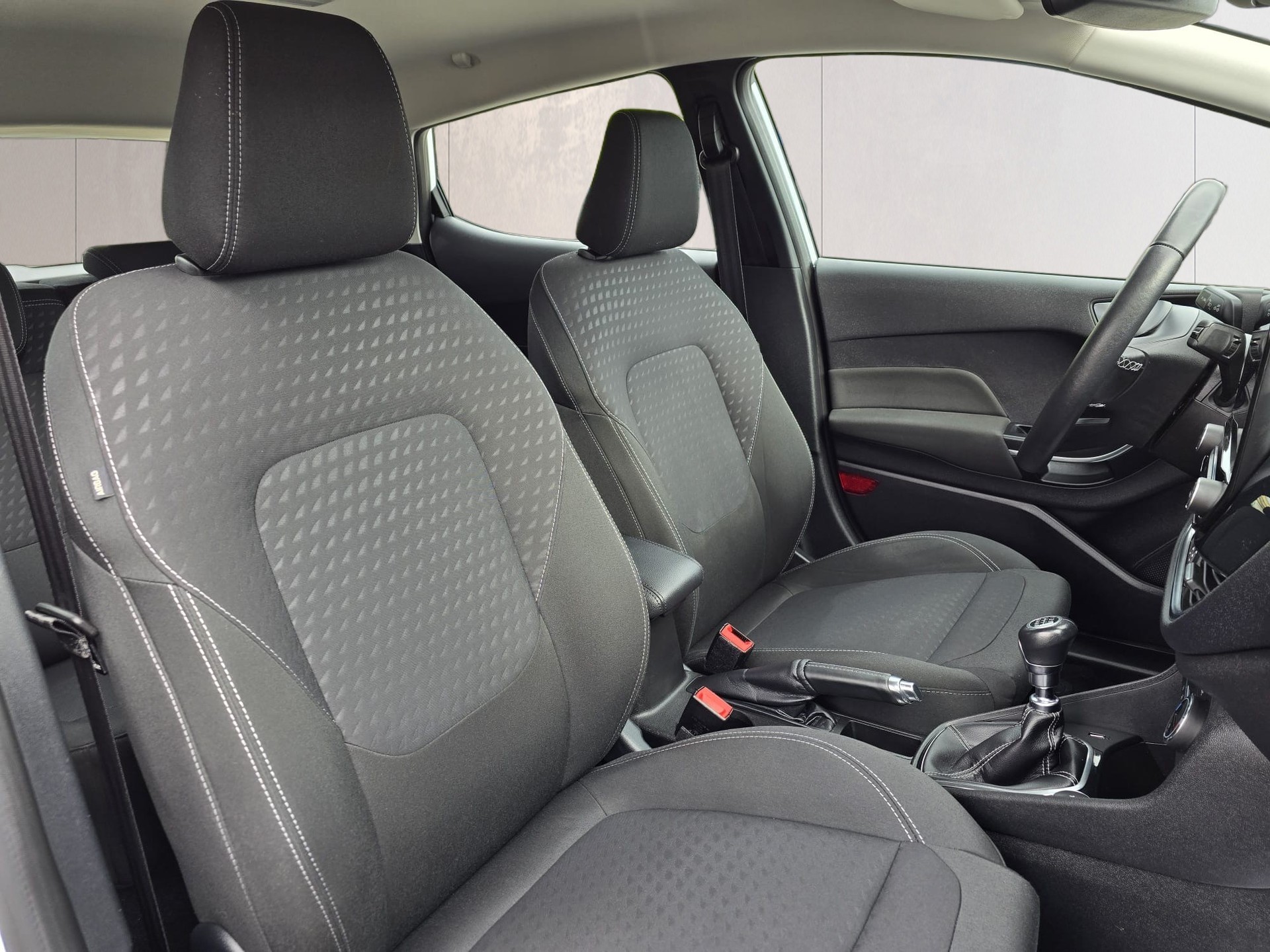 FORD Fiesta 1.0 SCTi Titanium-image-14
