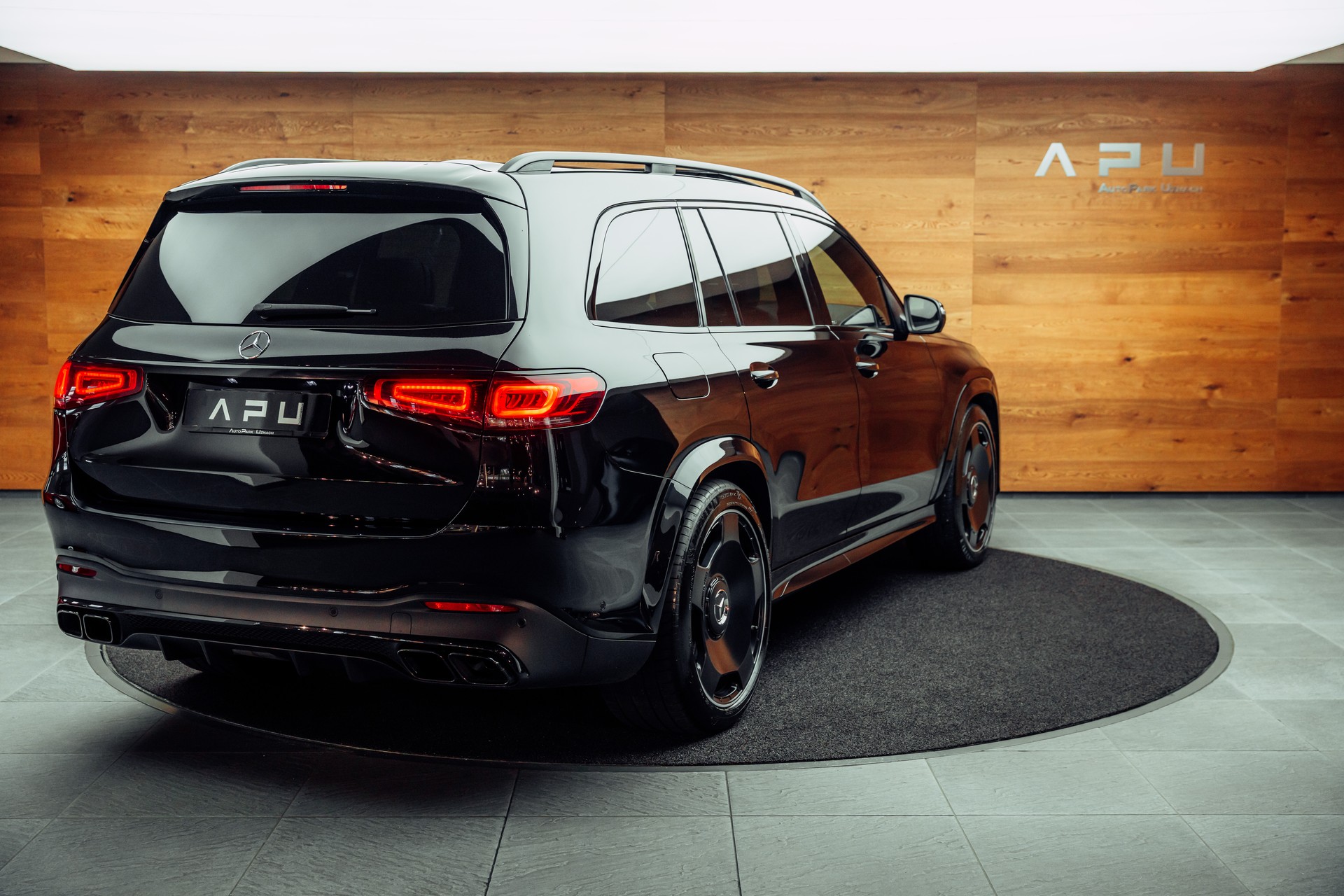 MERCEDES-BENZ GLS 63 4Matic + TCT 9G-showroom-element-1