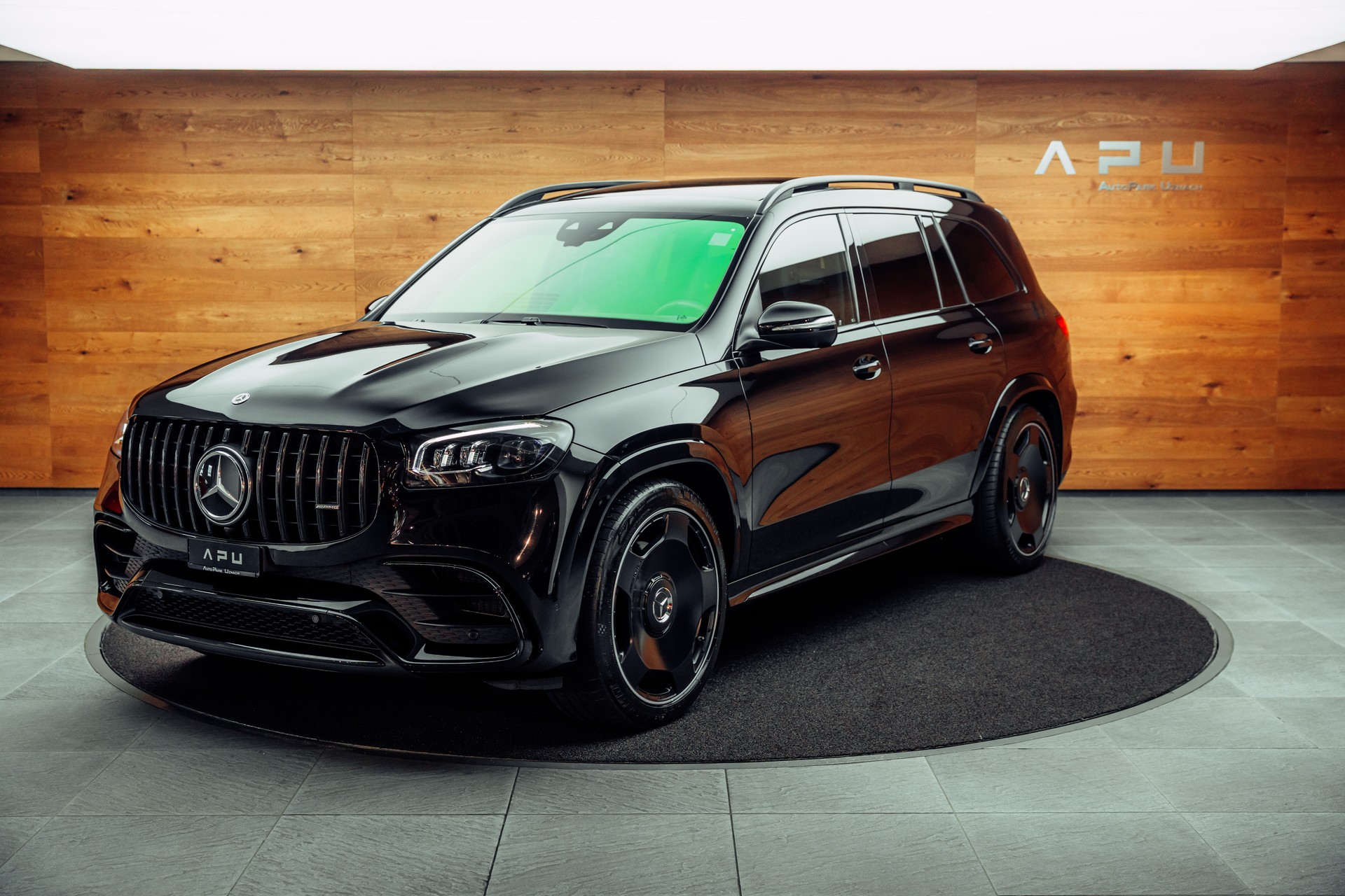 MERCEDES-BENZ GLS 63 4Matic + TCT 9G-showroom-element-3