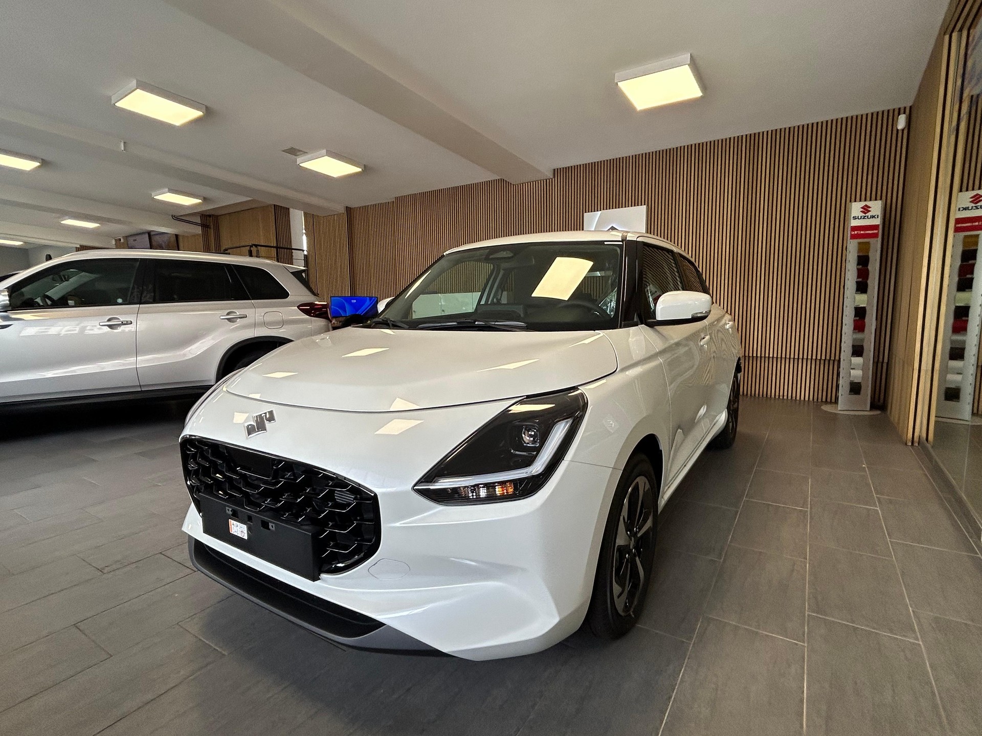 SUZUKI Swift 1.2 Compact Top Hybrid-image-3