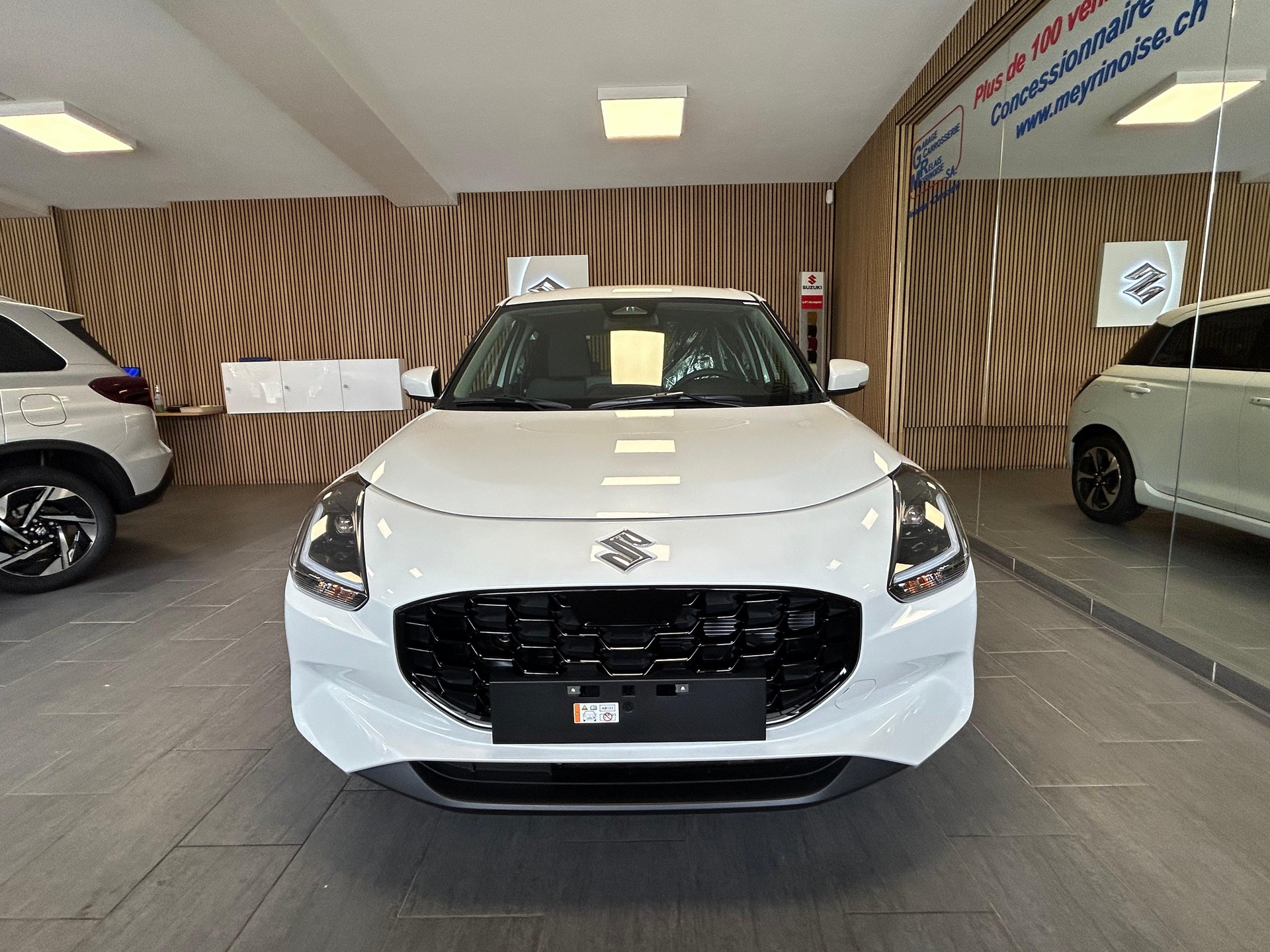 SUZUKI Swift 1.2 Compact Top Hybrid-image-2