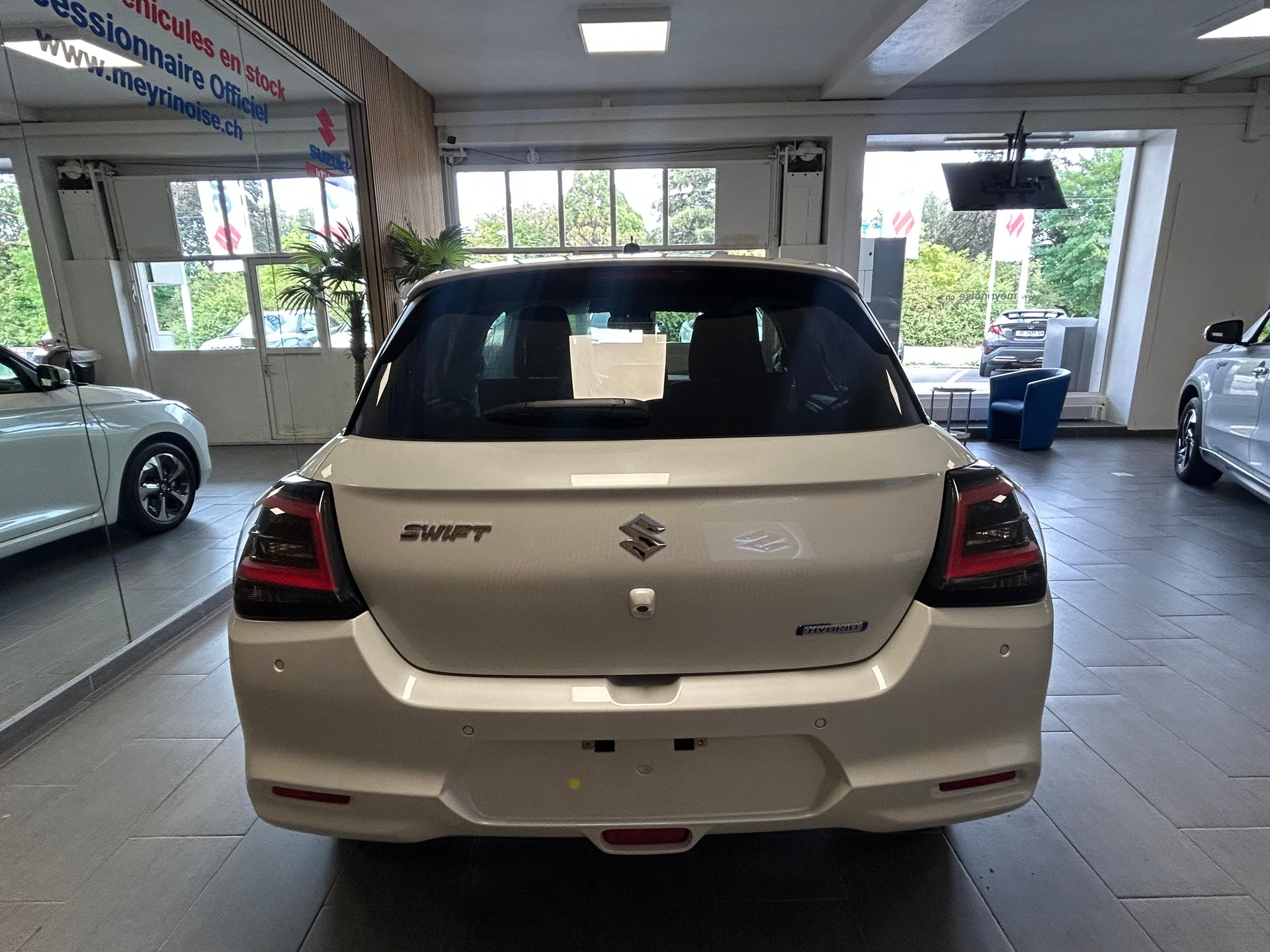 SUZUKI Swift 1.2 Compact Top Hybrid-image-5