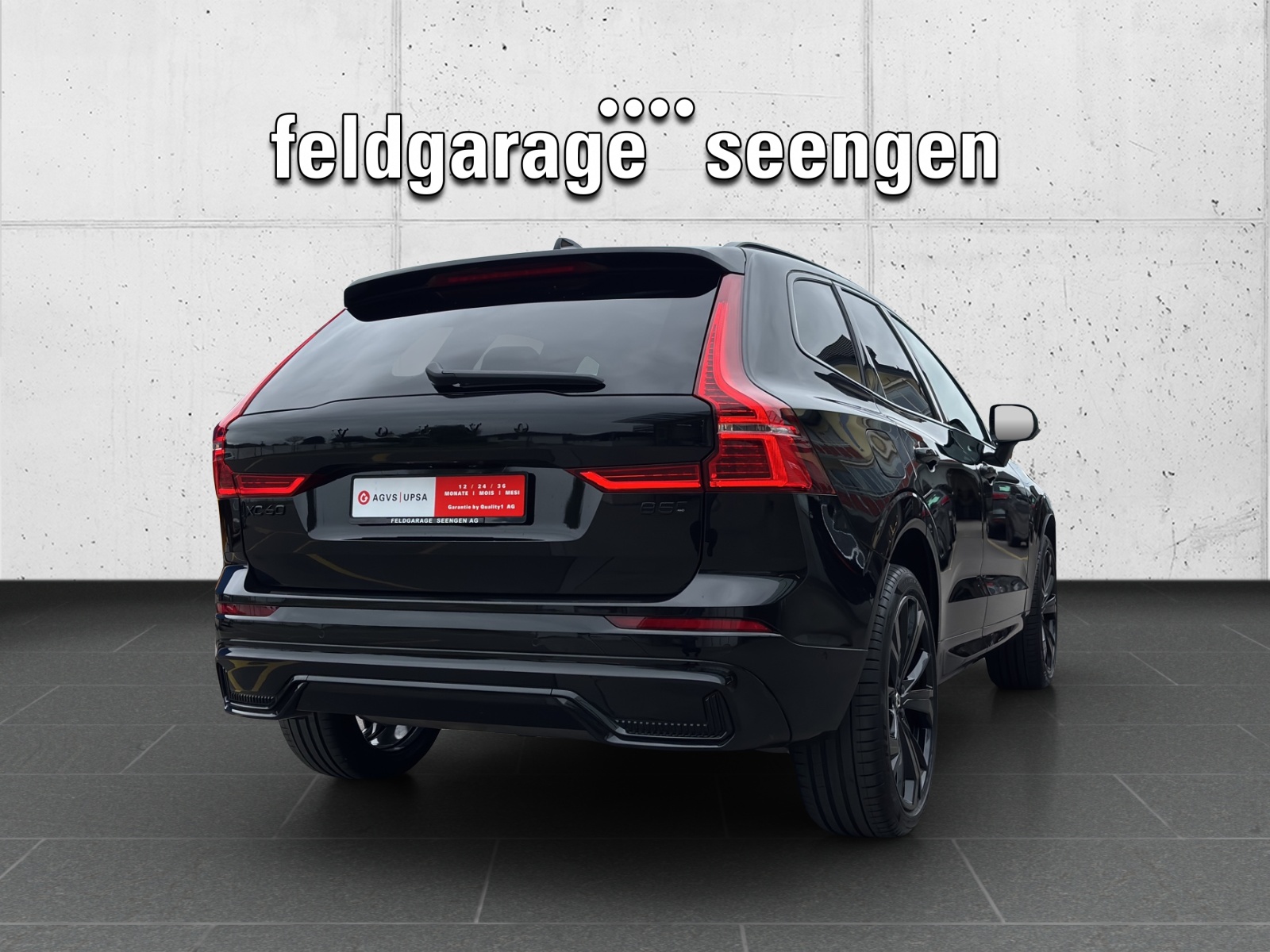 VOLVO XC60 B5 Benzin Mild Hybrid AWD Ultra Dark Geartronic mit AHK, Panorama-Schiebedach, fortl. Werksgarantie 5 Jahre & Winterreifen-image-4