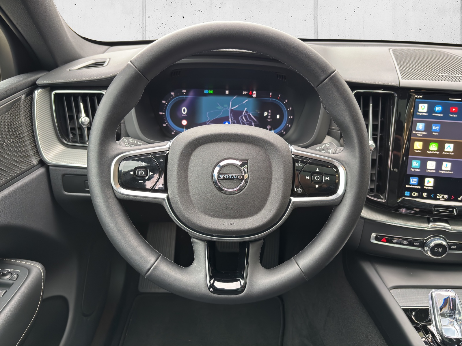 VOLVO XC60 B5 Benzin Mild Hybrid AWD Ultra Dark Geartronic mit AHK, Panorama-Schiebedach, fortl. Werksgarantie 5 Jahre & Winterreifen-image-13