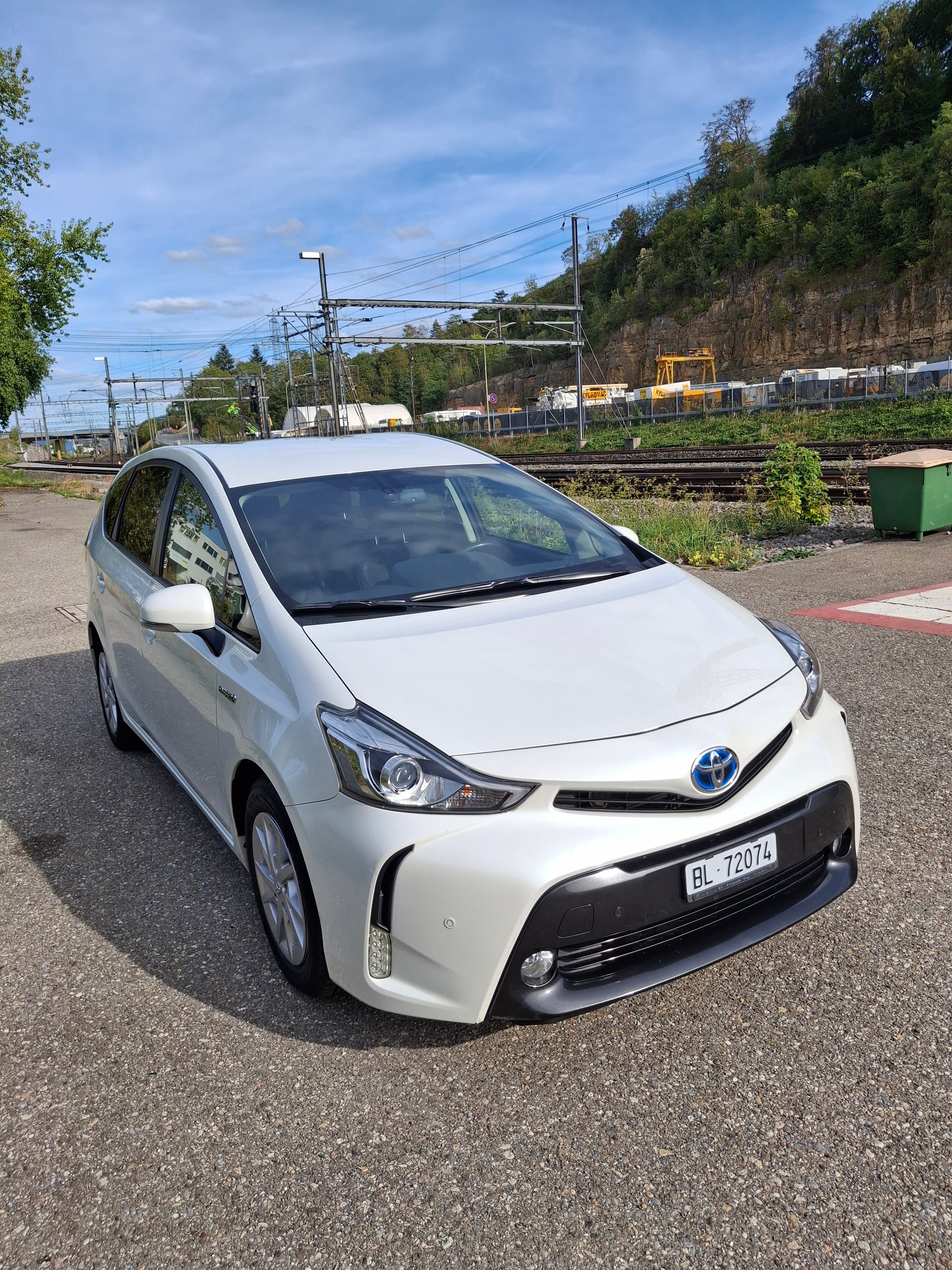 TOYOTA 1.8 VVTi HSD Sol-image-1