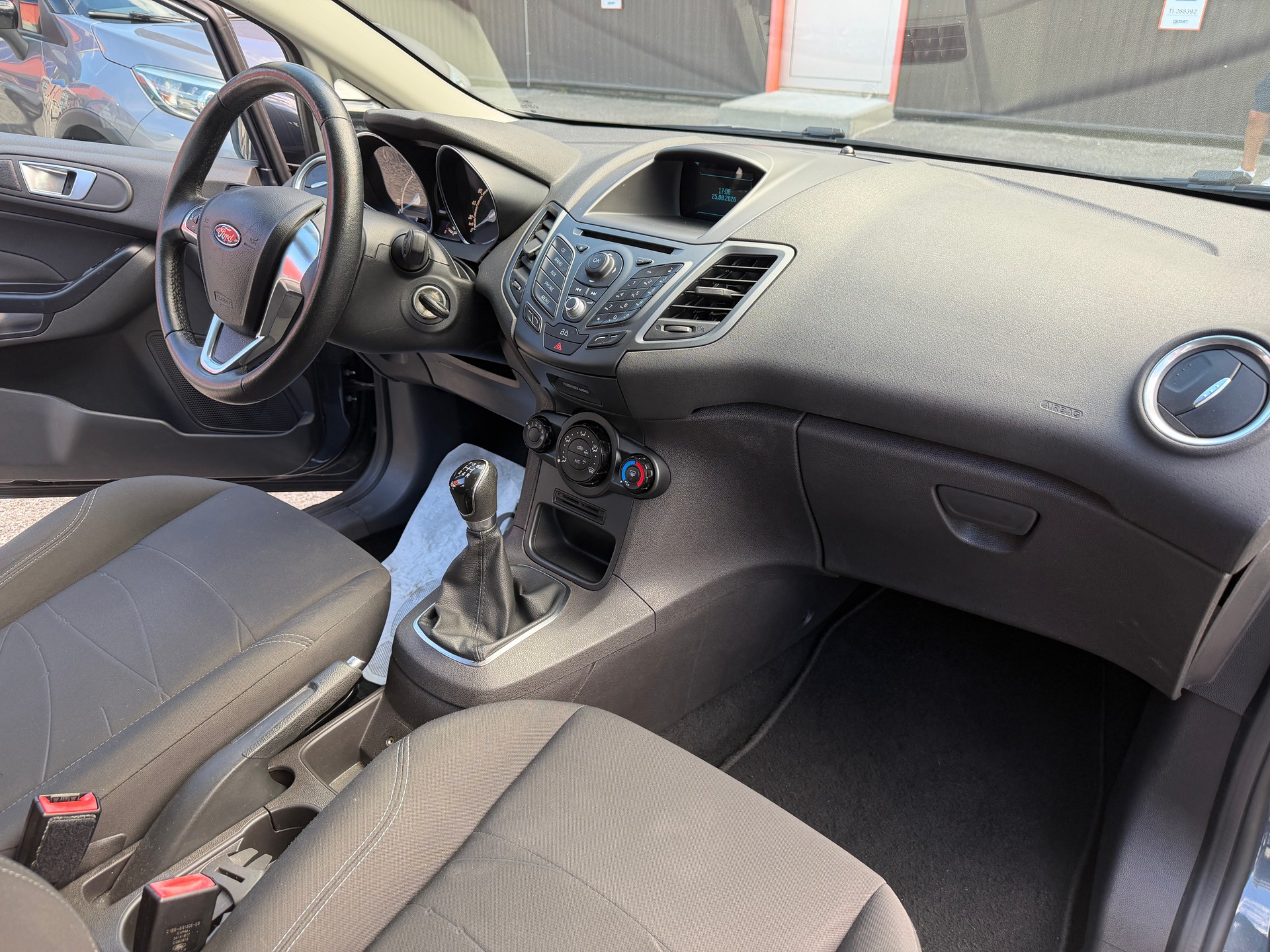 FORD Fiesta 1.5 TDCi Ambiente-image-4